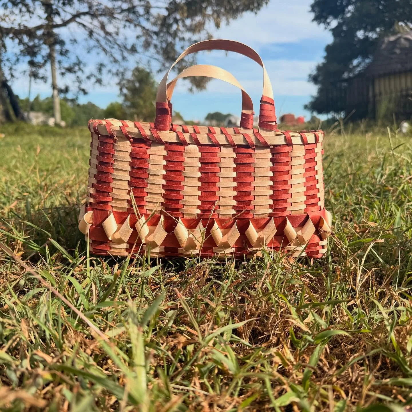 This purse is ready for a two step in the circle. Was hoping to see it in the circle, maybe one day. 

#nativemade #powwowlife #nativeart