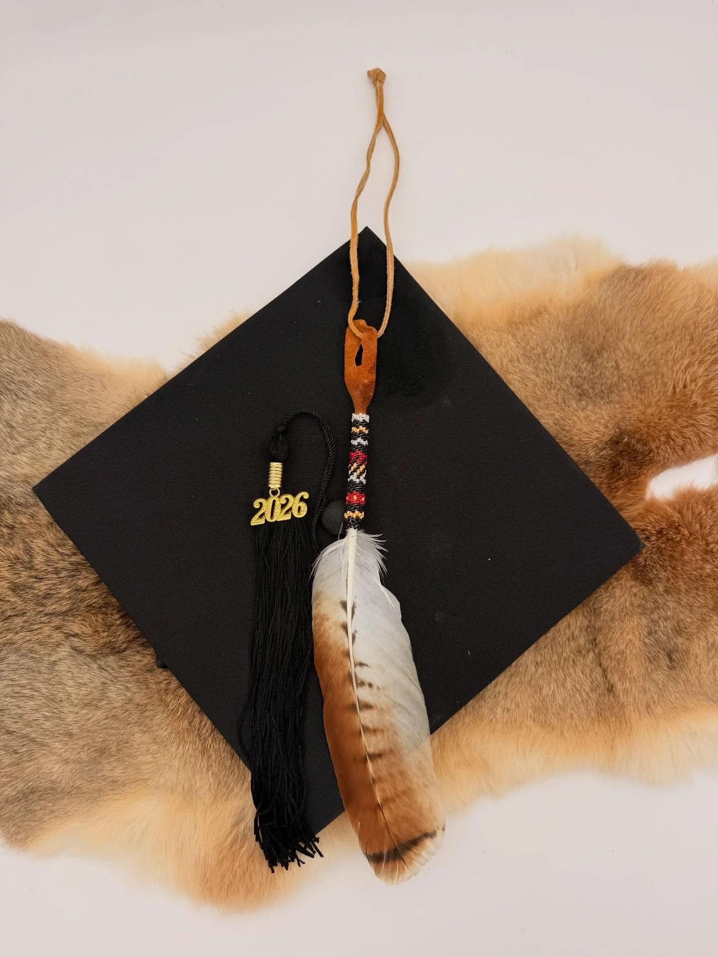Needed a little break from basketry to rest my hands, so I picked up some beads and a needle. Had to make something for this moment. Thank you @sakimaxkweataensiq  for gifting me this Redhawks feather!!!
#nativeandeducated #blackandeducated