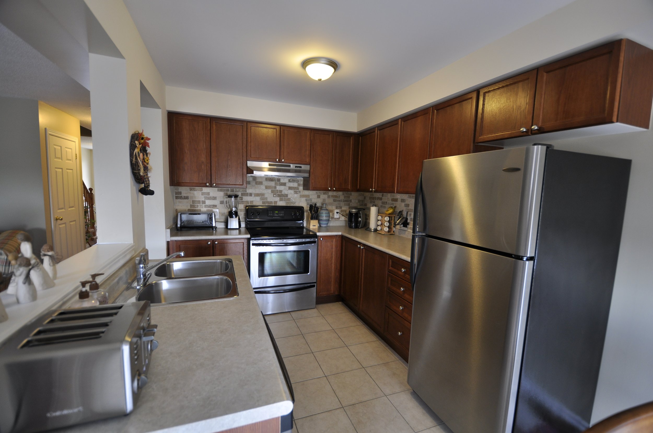 2-Kitchen.JPG