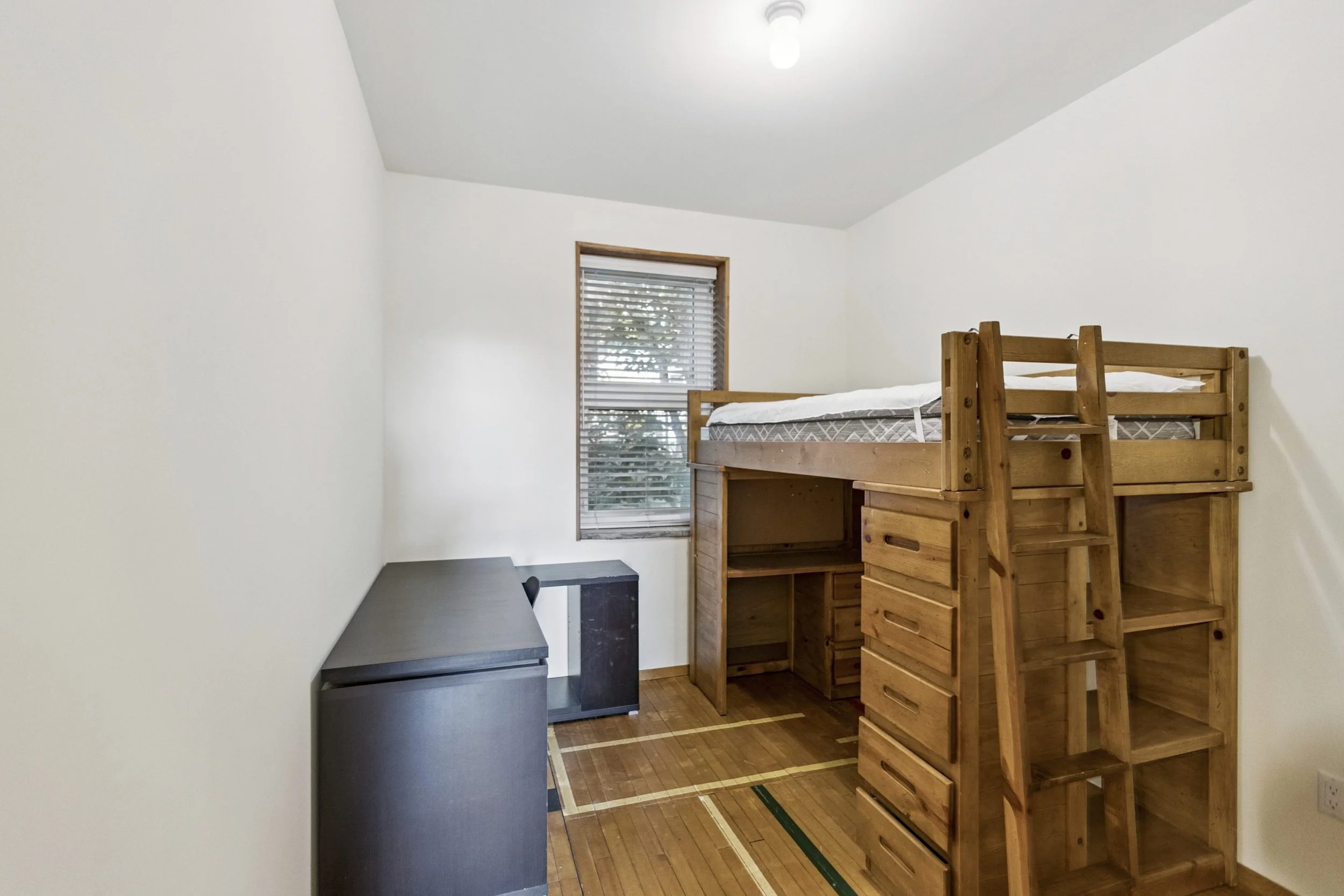 O3d-The-Grand-House-68-Roseview-Ave-Cambridge-ON-N1R-4A7-Canada-odyssey3d-029-1-scaled.jpg