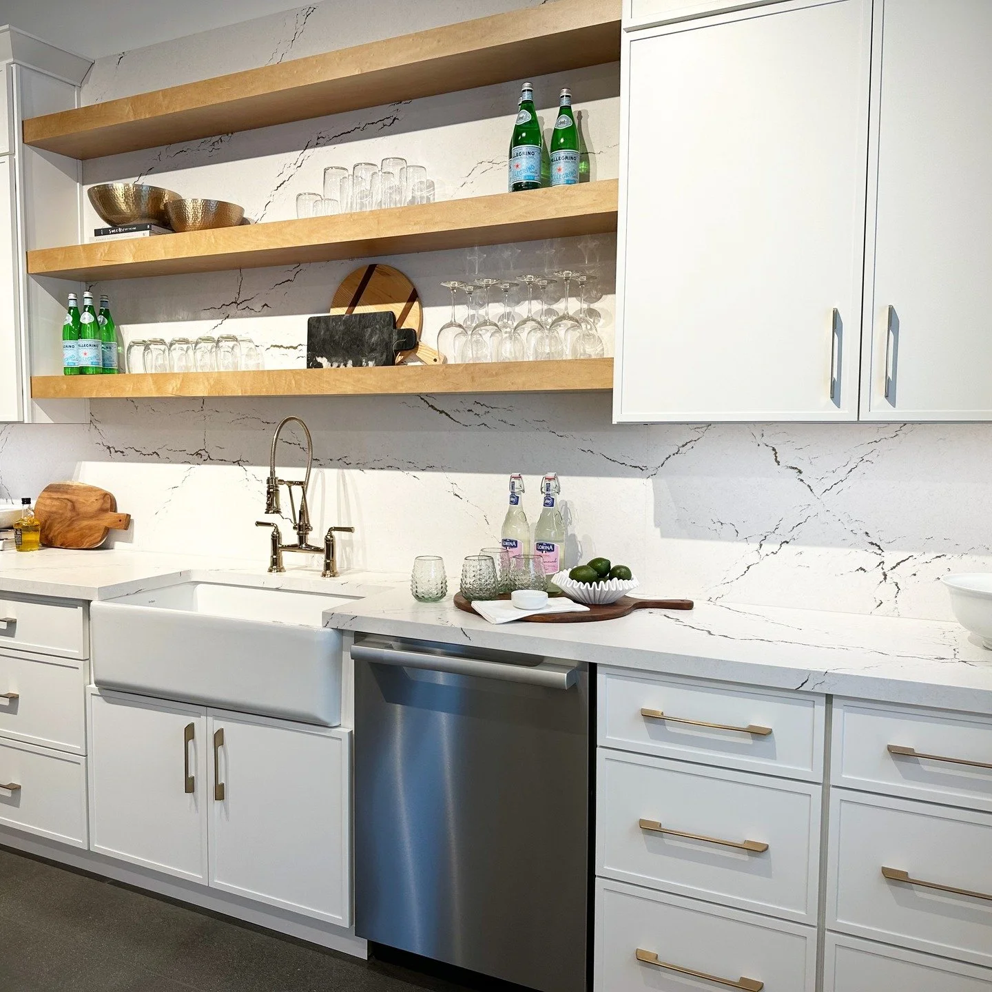Matte white shaker cabinets &mdash; timeless for a reason.

Which finish fits your style? Leave a comment below.

#CabinetStyle #HomeDesignIdeas #AZHomeTrends