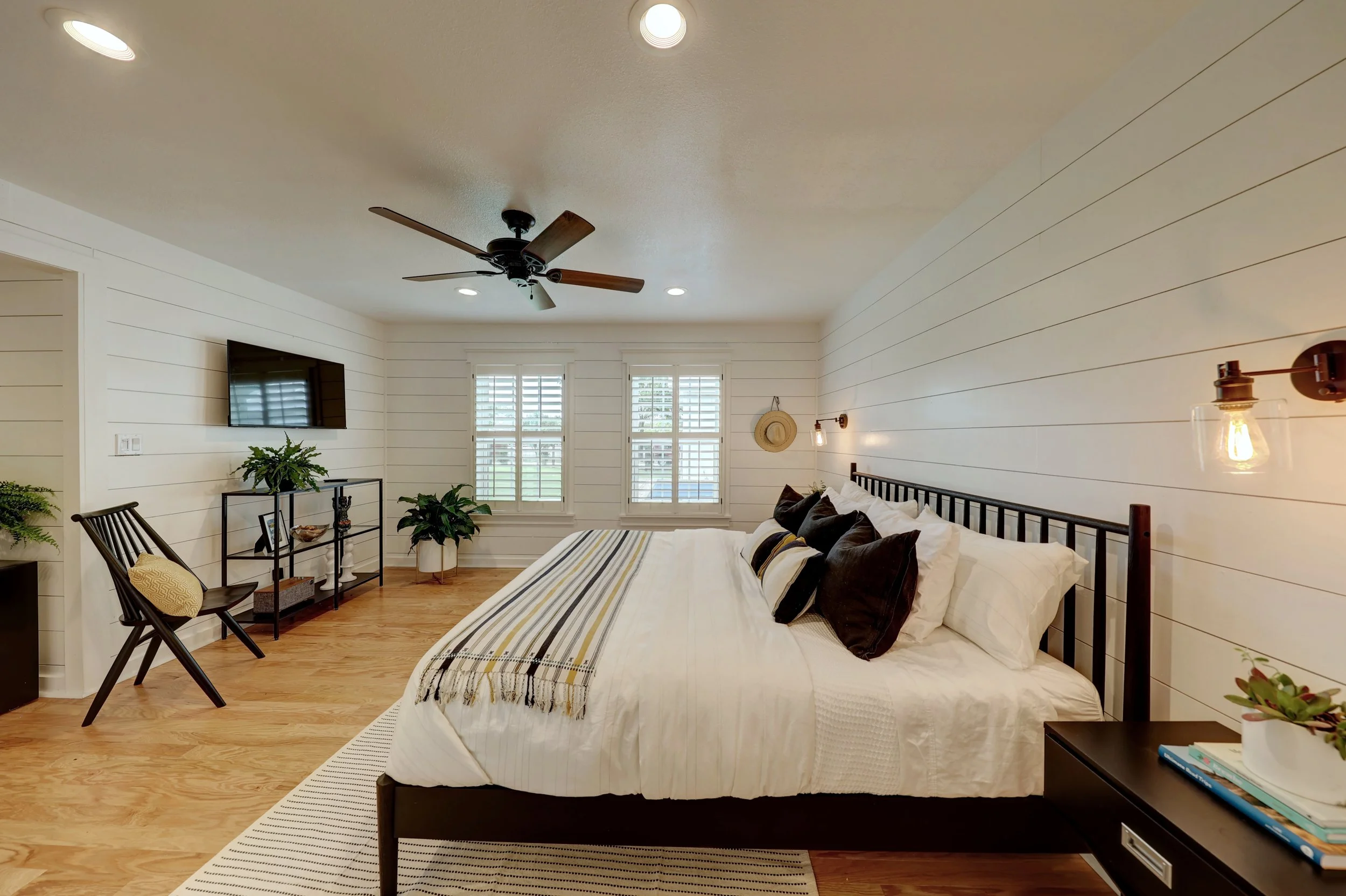 Traveler-bedroom-nice-angle.jpg