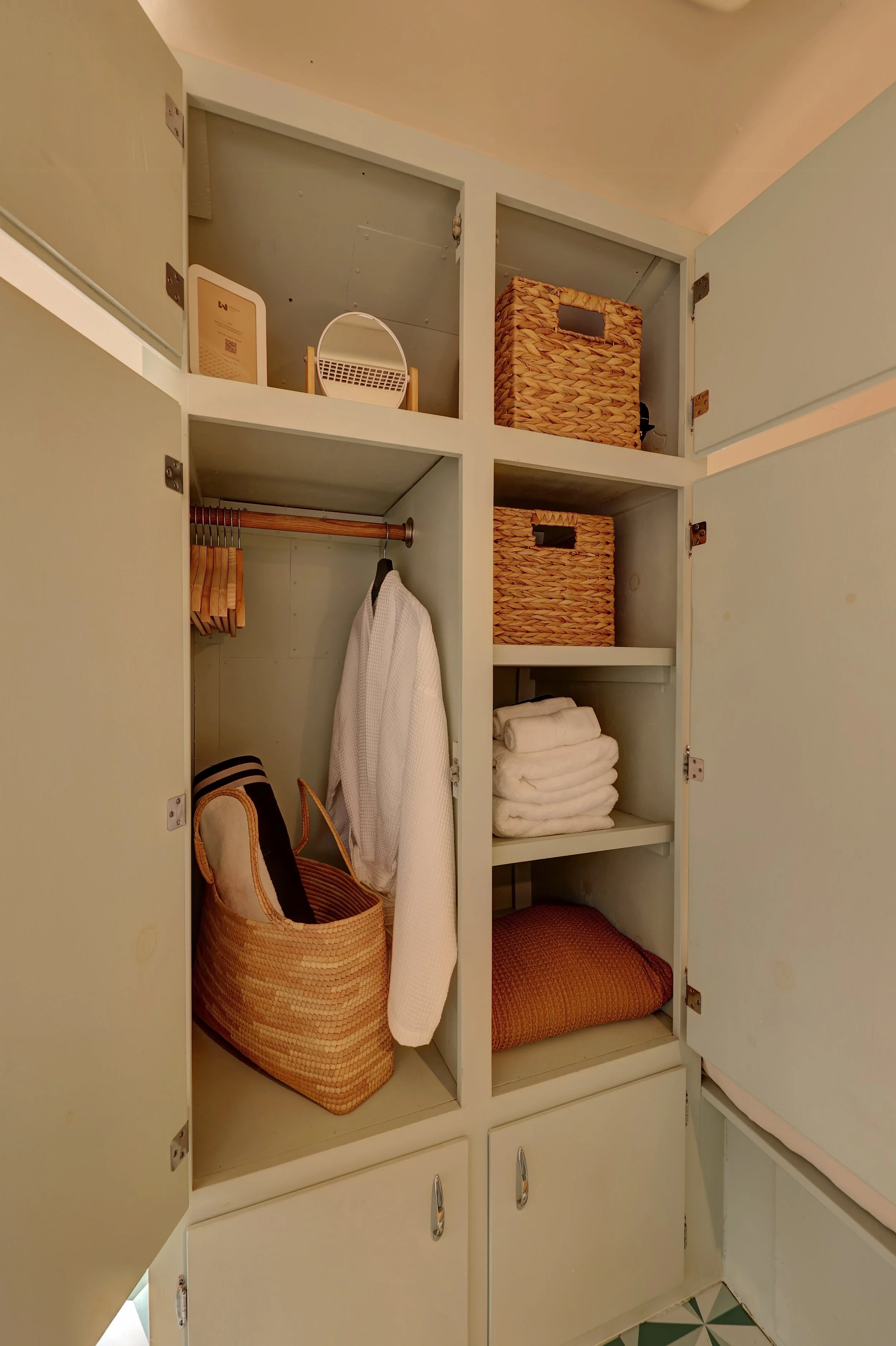 LW-closet.jpg