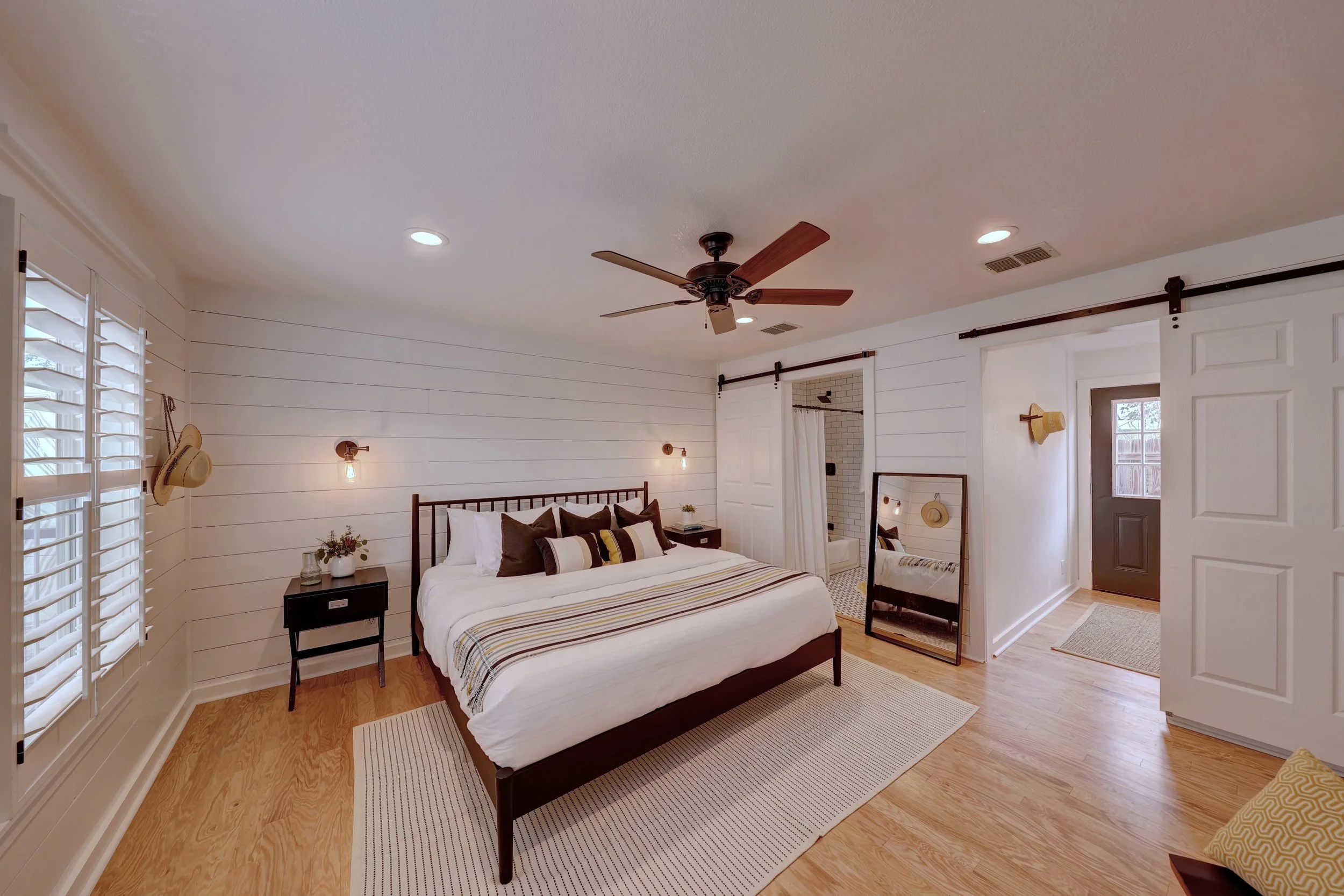 Traveler-bedroom-wideangle.jpg