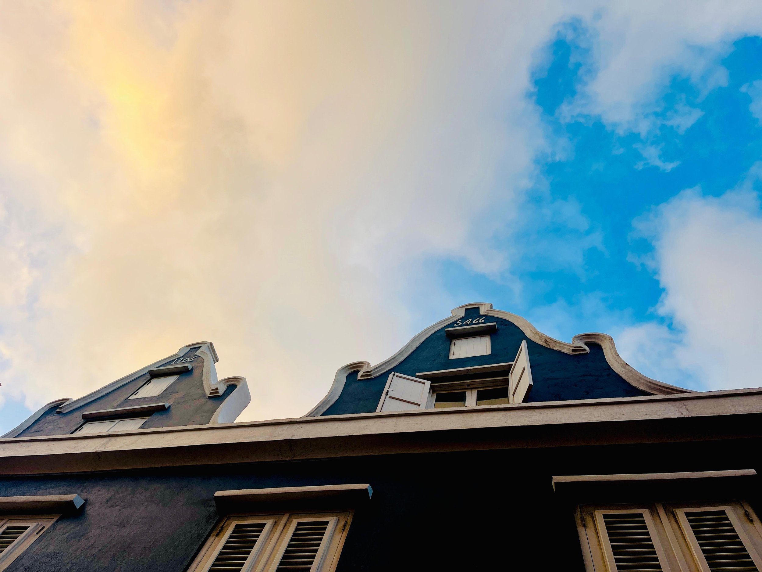 Hebrew years on Curacao building facade