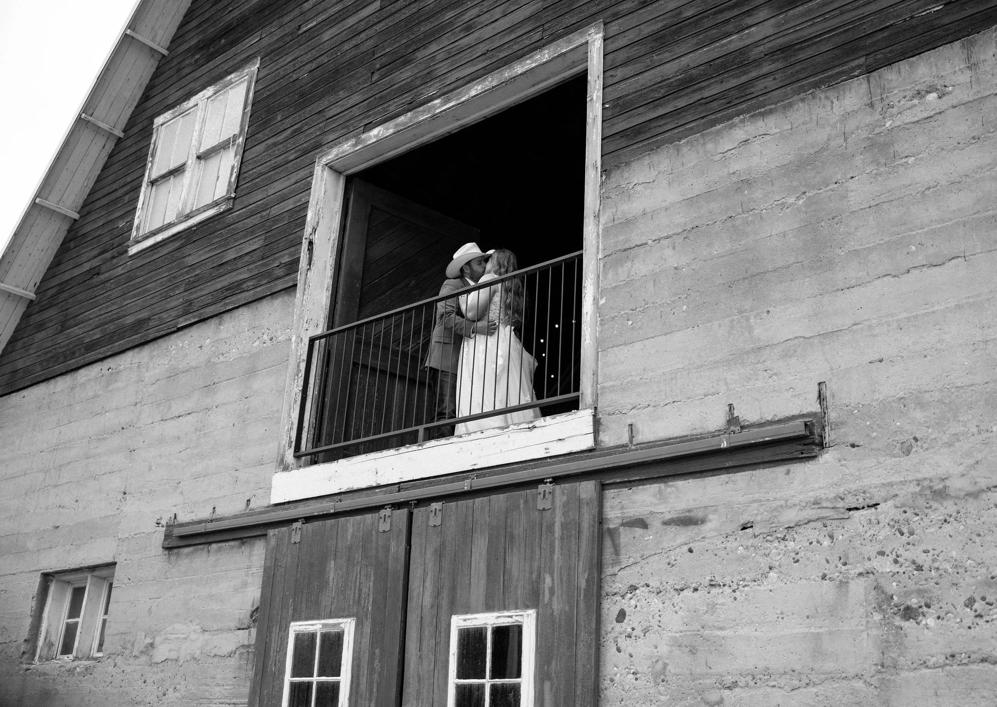 Caty+EthanSneakbw(19of39).jpg