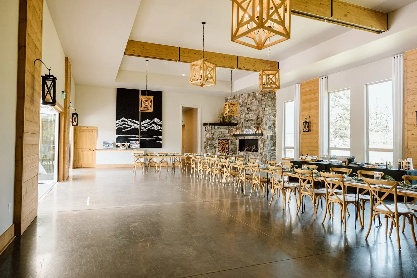 It was a dream to photograph such a beautiful wedding at @whiteravenvenue  in Missoula! 

Congrats to @meganbero_ &amp; Adam! WHAT a  day, and such a brilliant reception, love the colors, and the details!