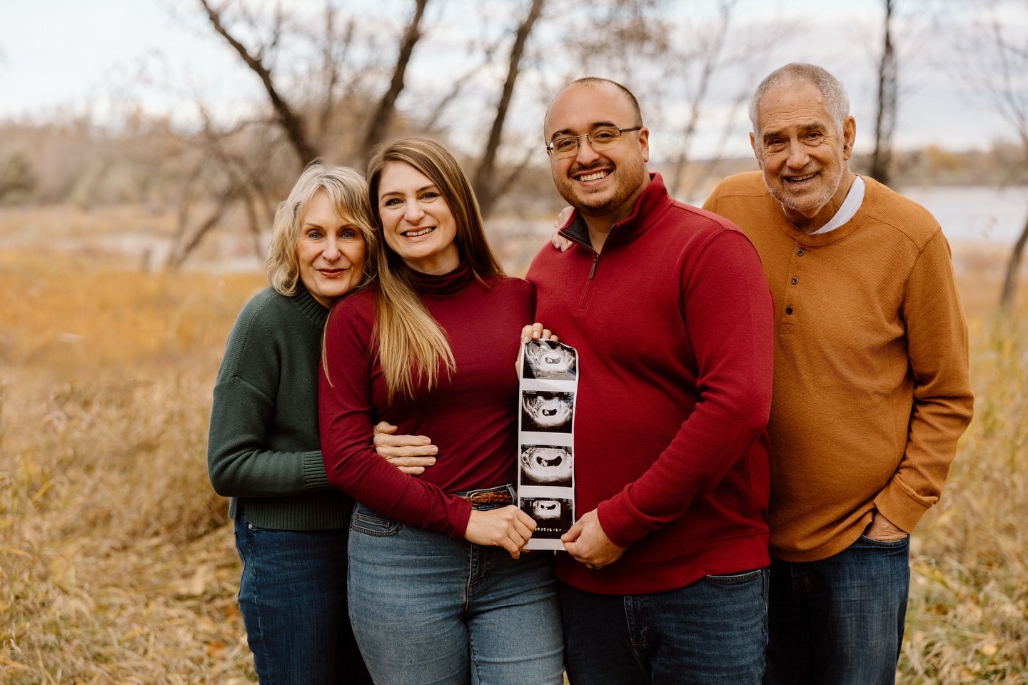 When a family session turns into a baby reveal for the entire family! The Richards family is amazing, and when I got the call that they were going to surprise Terri &amp; Dr Richards with the reveal I was so excited to see their reactions. 

Congratu