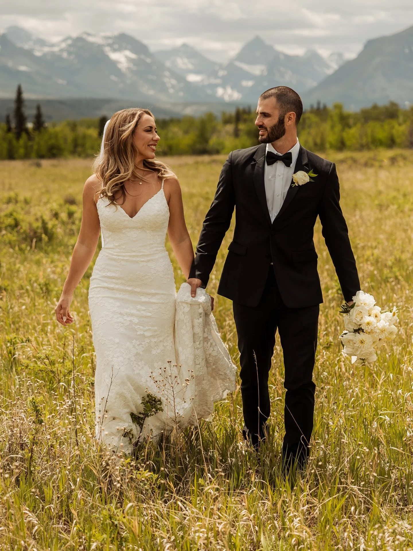 Wedding season is about to start for us! Crazy to think about, but we are starting our season at the start of February this year. We can't wait for our first weddings this year in Sarasota, Florida this month as well as in Helena Montana! 

Can't wai