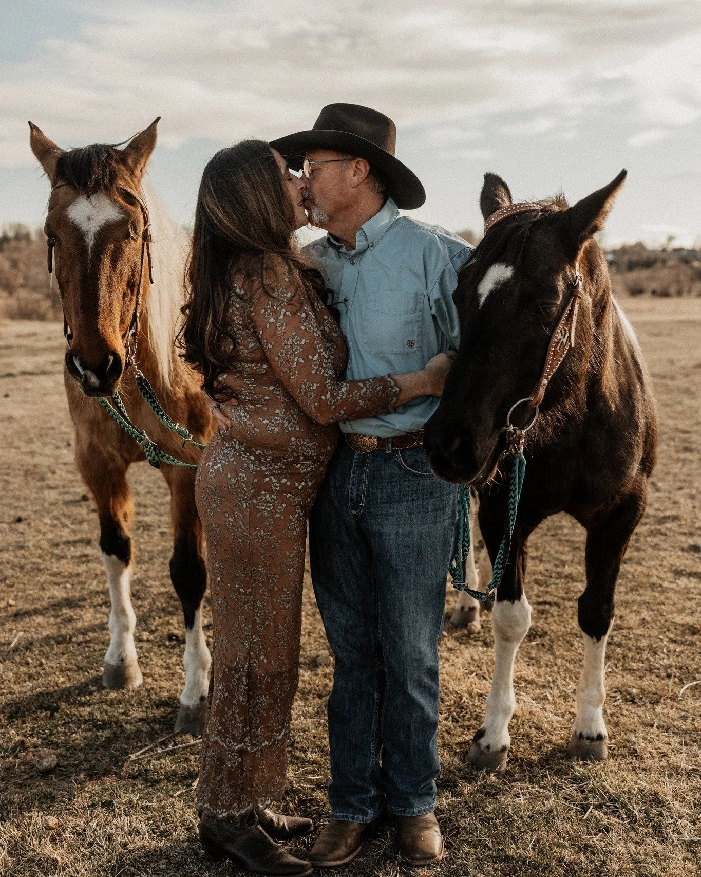 The best photos aren&rsquo;t posed&hellip; they&rsquo;re the ones where you&rsquo;re enjoying the moment and forget that the camera exists. 

Of course when we make memories with you, we start with a pose or a prom and we let you guide the moment. Th