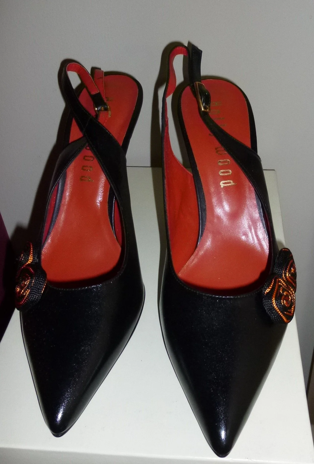 Slingbacks van leer met bloemendecoratie