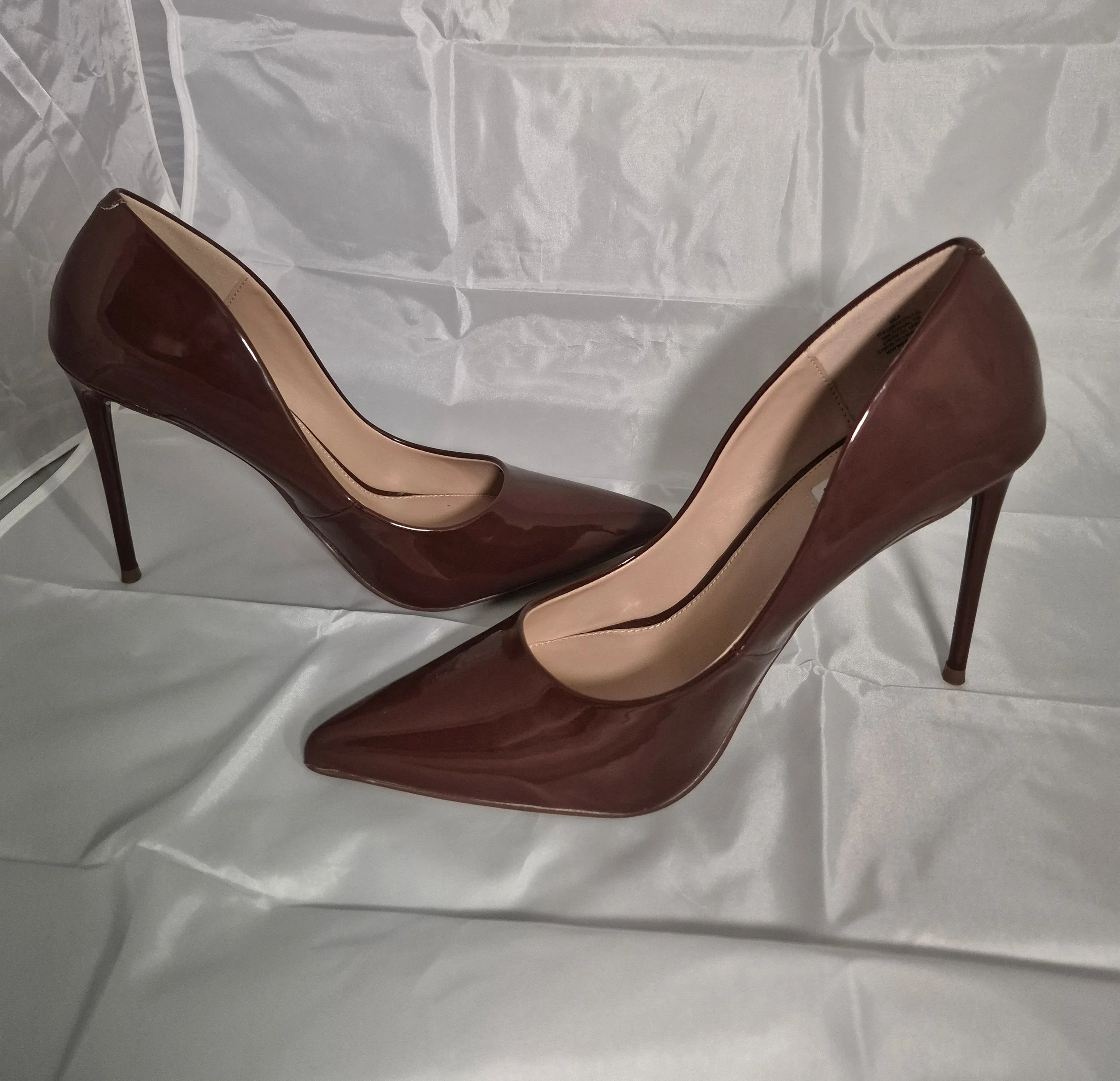 Burgundy Pointed-Toe Pumps in a Timeless Silhouette