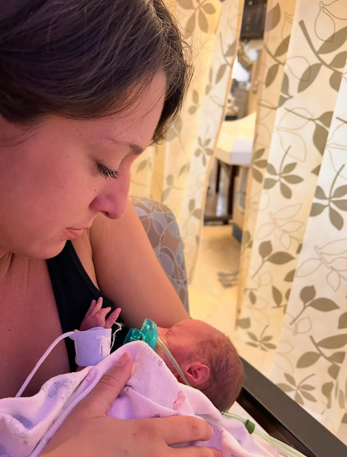 September is NICU Awareness Month π
Cecilia spent the first 7 weeks of her life in the NICU. Those weeks were honestly the hardest of my life. I was by her side every single day, at night I could barely sleep, I’d wake up with nightmares that
