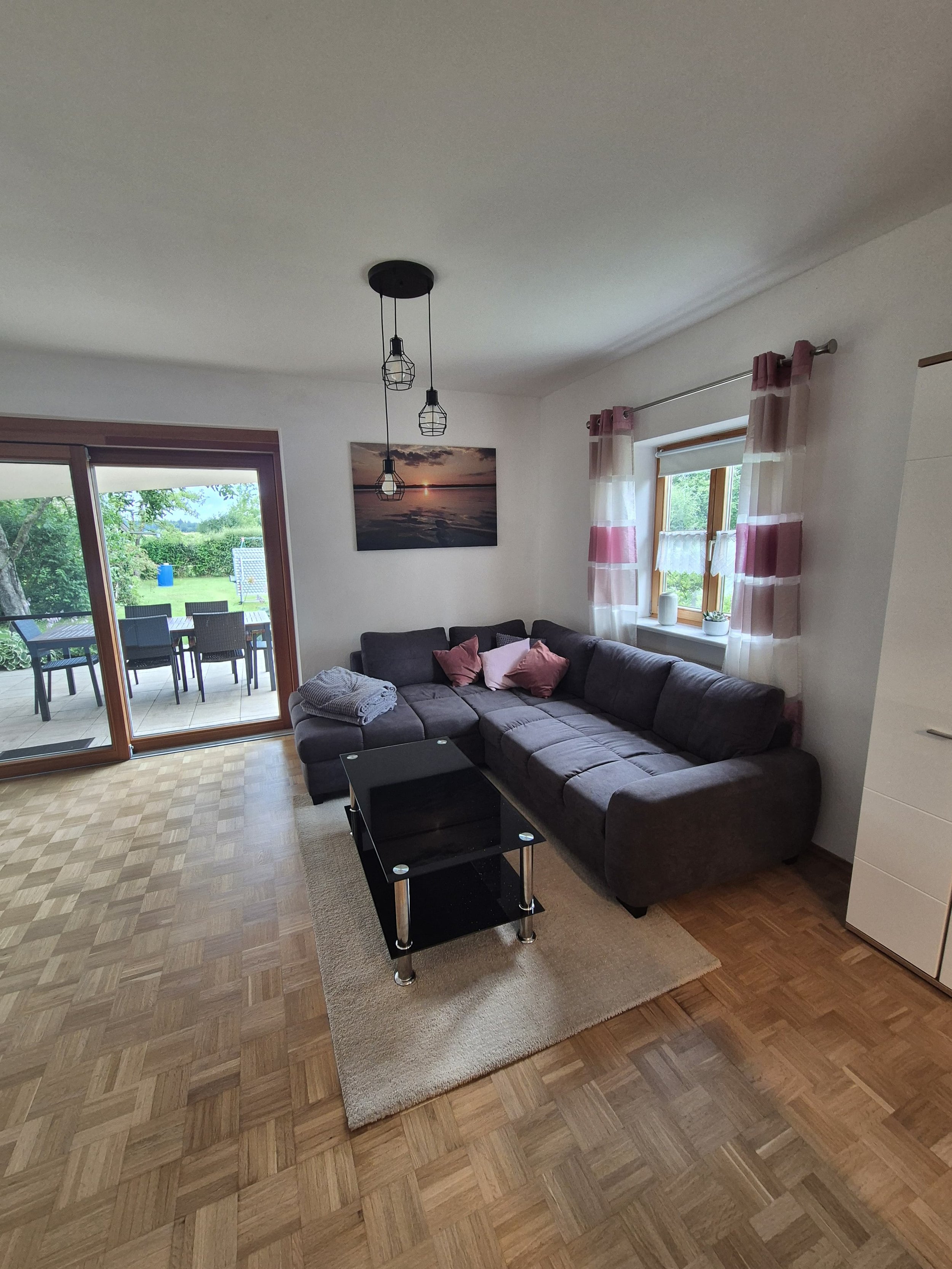 Wohnzimmer mit Schlafcouch.jpeg