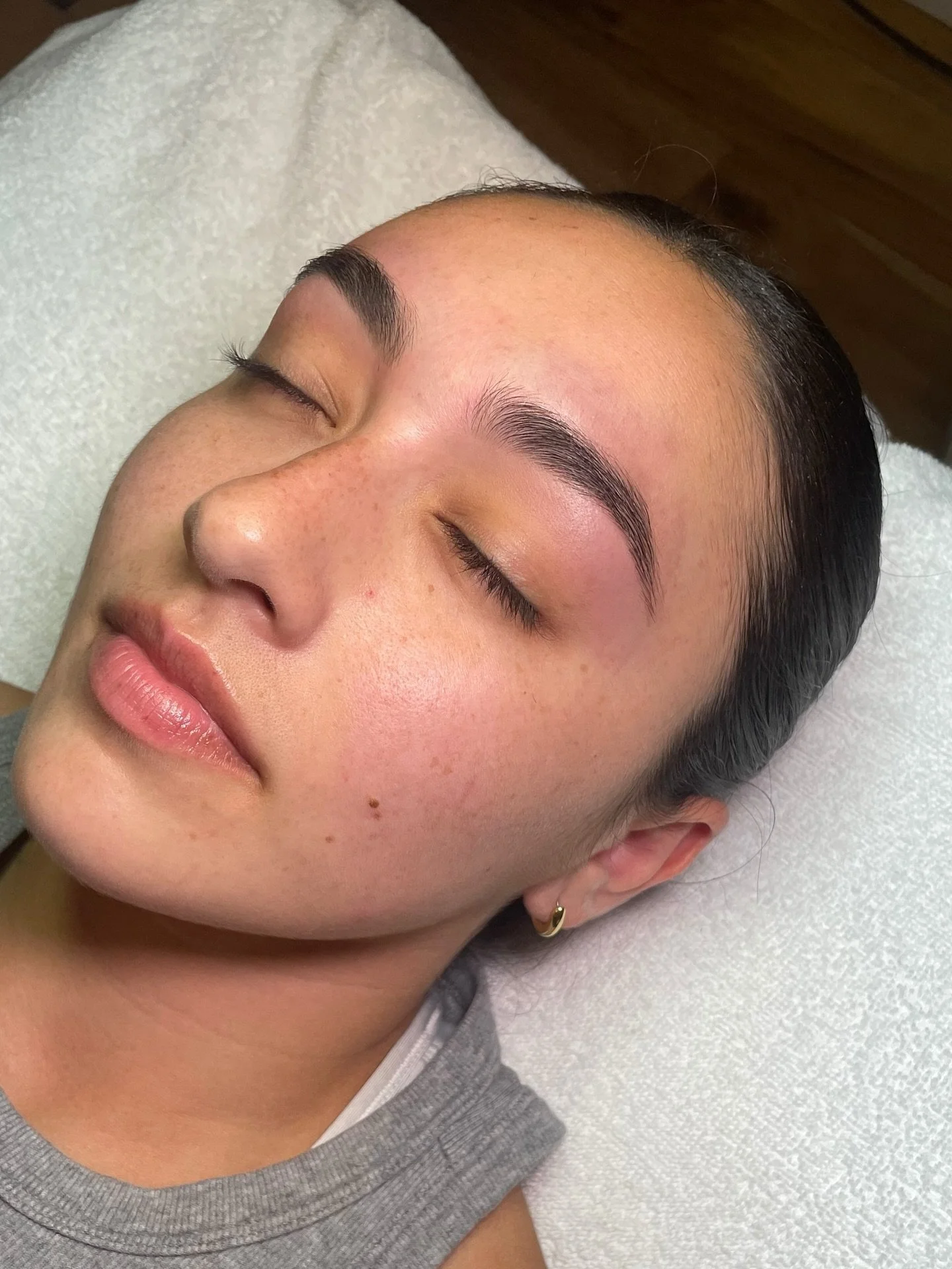 Good Brows 🤝 Good Day

📞805-451-9324
💻BOOK ONLINE sbbeautybar.com
📍1221 State Street Suite 11

#thebeautybar #santabarbara #santaynez #santabarbaraspa #santabarbaraweddingstyle #santabarbarabrows
