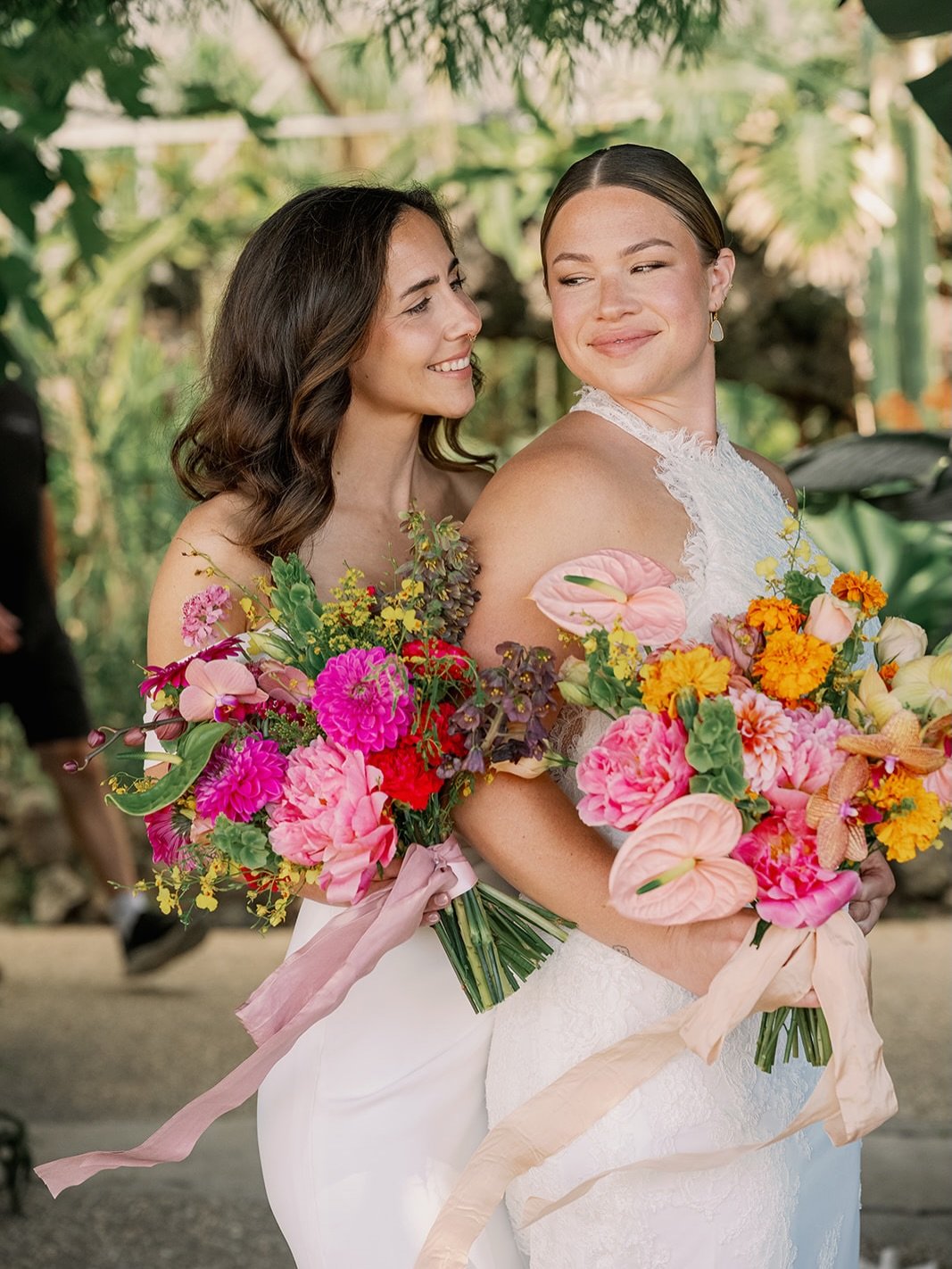 A moment for S &amp; K&rsquo;s florals
@alexisirelandflorals 

The Beauty Bar Hair and Makeup @thebeautybarsb 
Planner @kbeventssb 
Venue @dos_pueblos_orchid_farm 
Photographer @molliecphoto 

#thebeautybar #santabarbarahairandmakeup #santabarbaramak