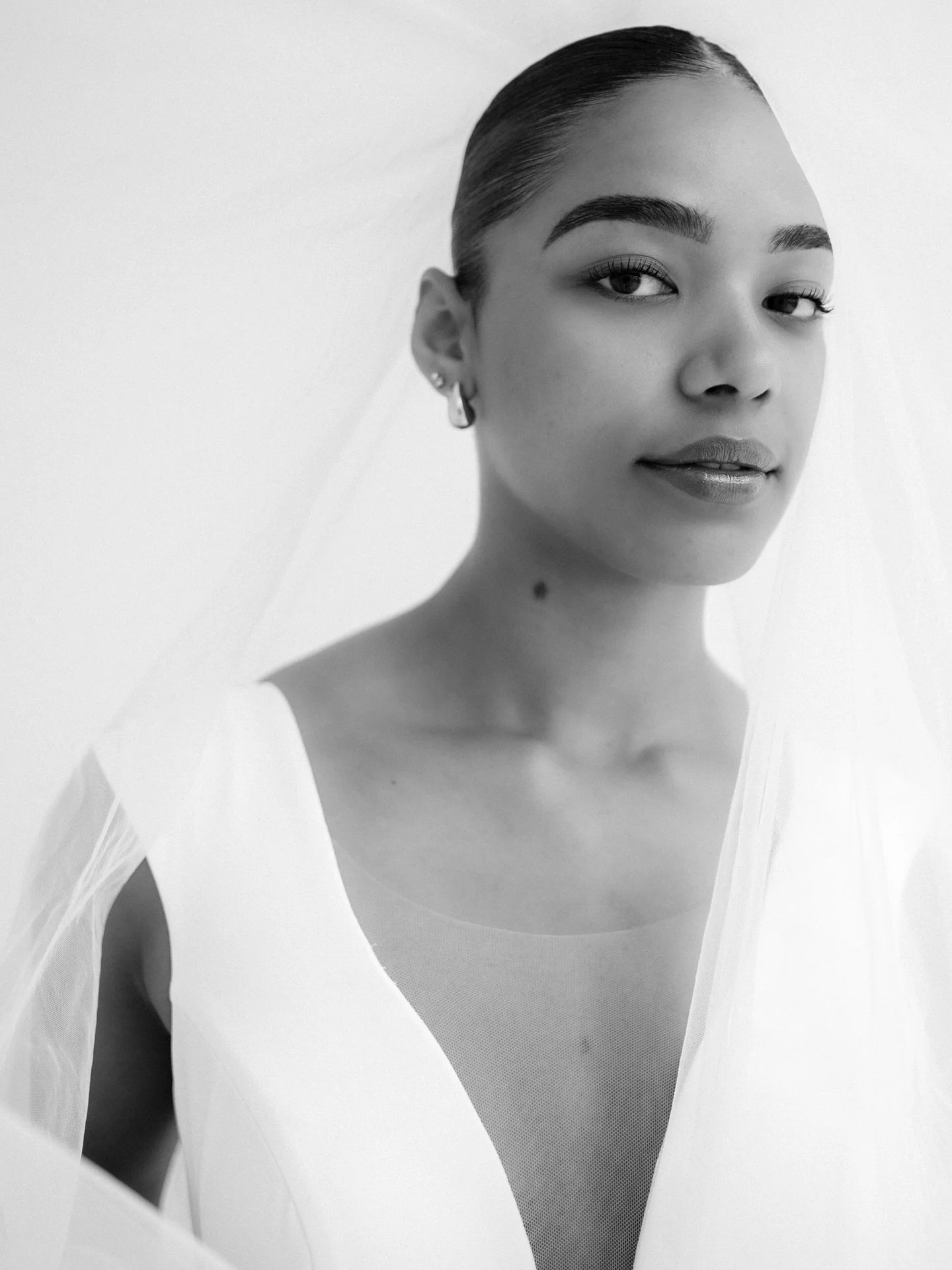 Een shoot voor jezelf.
Niet om te veranderen, maar om te herinneren wie je bent.

Een moment van rust, voor jezelf. Editorial, puur en echt.
Beelden die niet alleen mooi zijn, maar iets vastleggen dat verder gaat dan alleen de buitenkant.

Of het nu 