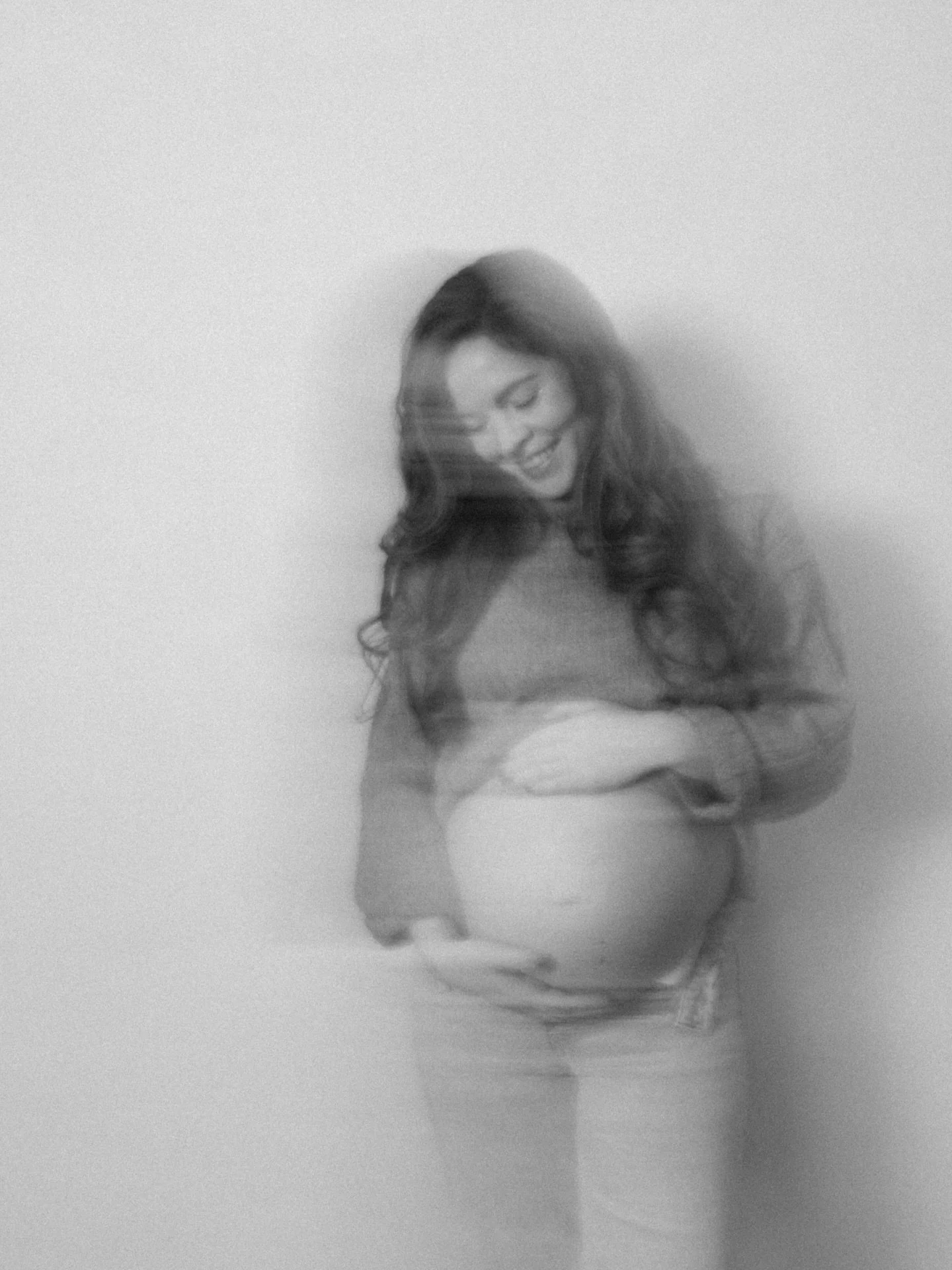 Deze week heb ik de allerlaatste shoot van dit jaar.
En hoe bijzonder: ik mag het jaar afsluiten met het vastleggen van een zwangerschap.

Het voelt als een heel kloppend einde,
zoveel vrouwen, zoveel verhalen, zoveel kleine werelden die ik dit jaar 