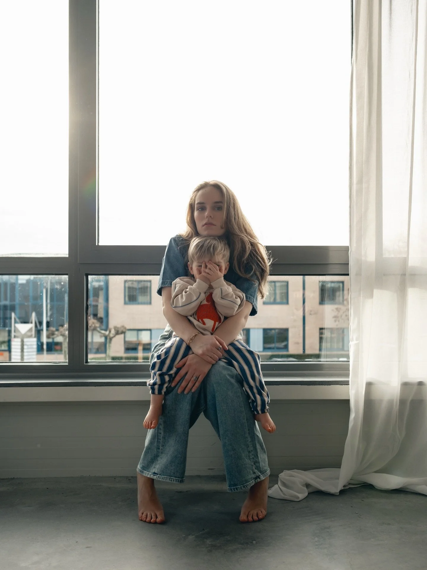 Samen met je kindje op de foto. Het is zo leuk om dit samen te doen en dan mooie beelden te hebben voor nu &amp; later. 

Bij mij geen standaard gezins kiekje, ik hou namelijk van een editorial vibe! 
Dus jij mag gewoon poseren, en je kindje, die mag