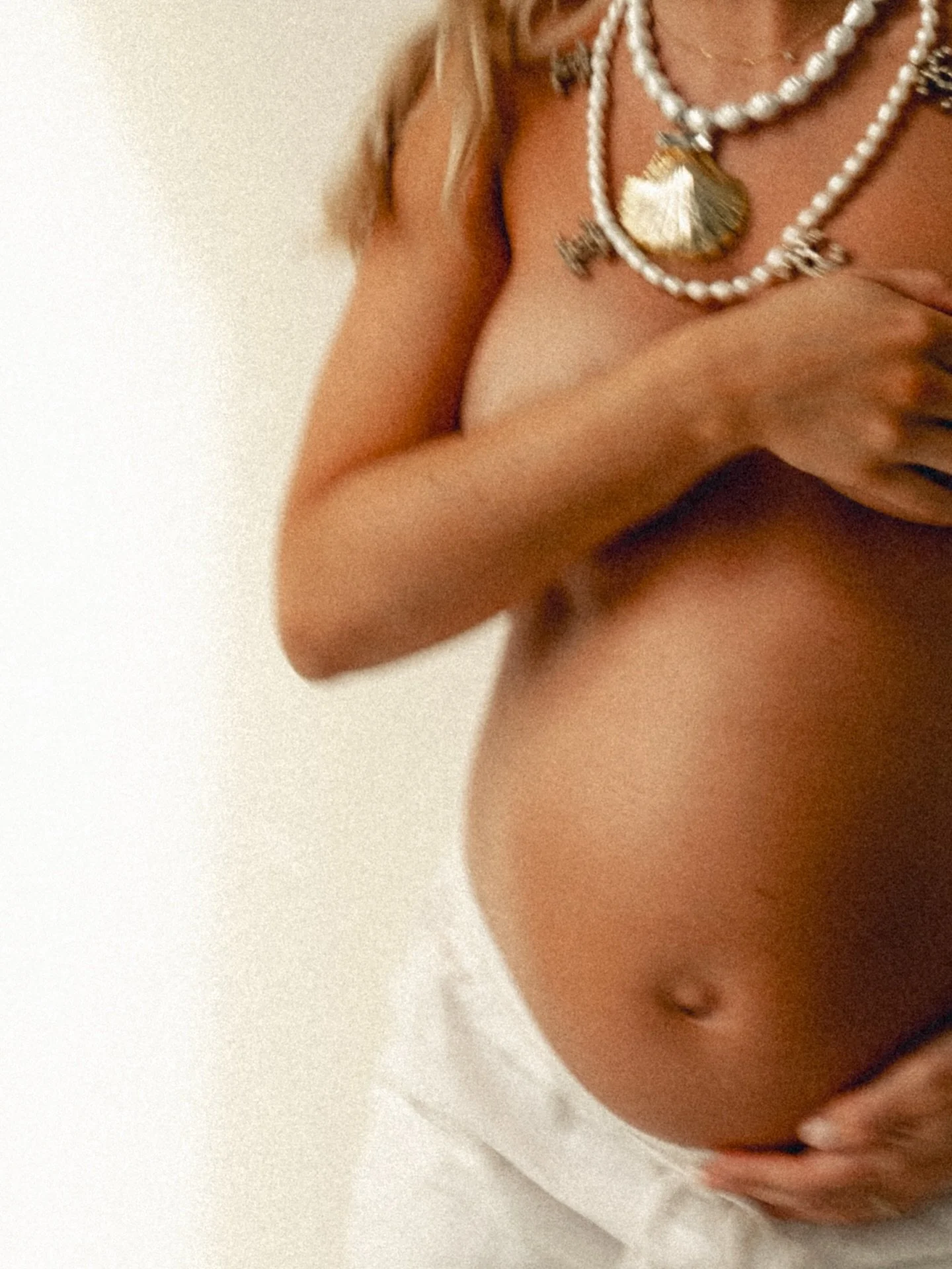 Zwangerschap is zo ontzettend krachtig. 

Jij die nieuw leven aan het cre&euml;ren bent, jouw lichaam dat verandert en meteen al de zorg draagt. 

Soms lijkt het lang te duren, maar voor je het weet is deze prachtige fase voorbij. 
Dat moment van ver