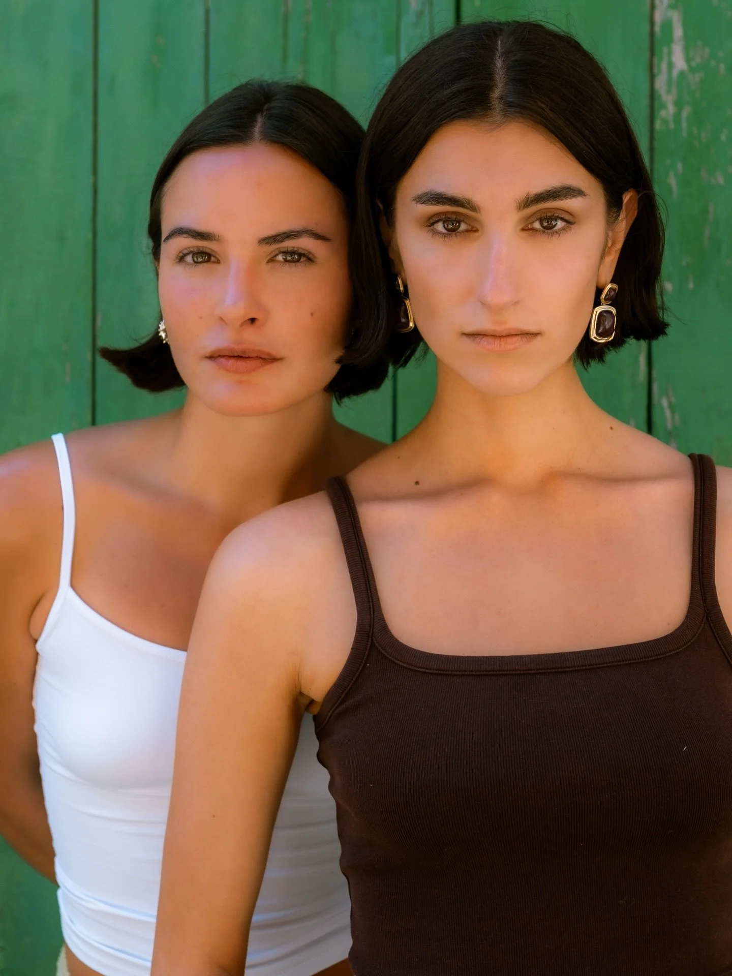 Ik hou zo ontzettend veel van kleur, en laat dit graag op een bepaalde manier terug komen in mijn fotografie.

Deze knalgroene deur, gewoon ergens in een straatje, in een dorpje in Mallorca. 

En nee je hoeft zeker niet ineens een vliegticket te boek
