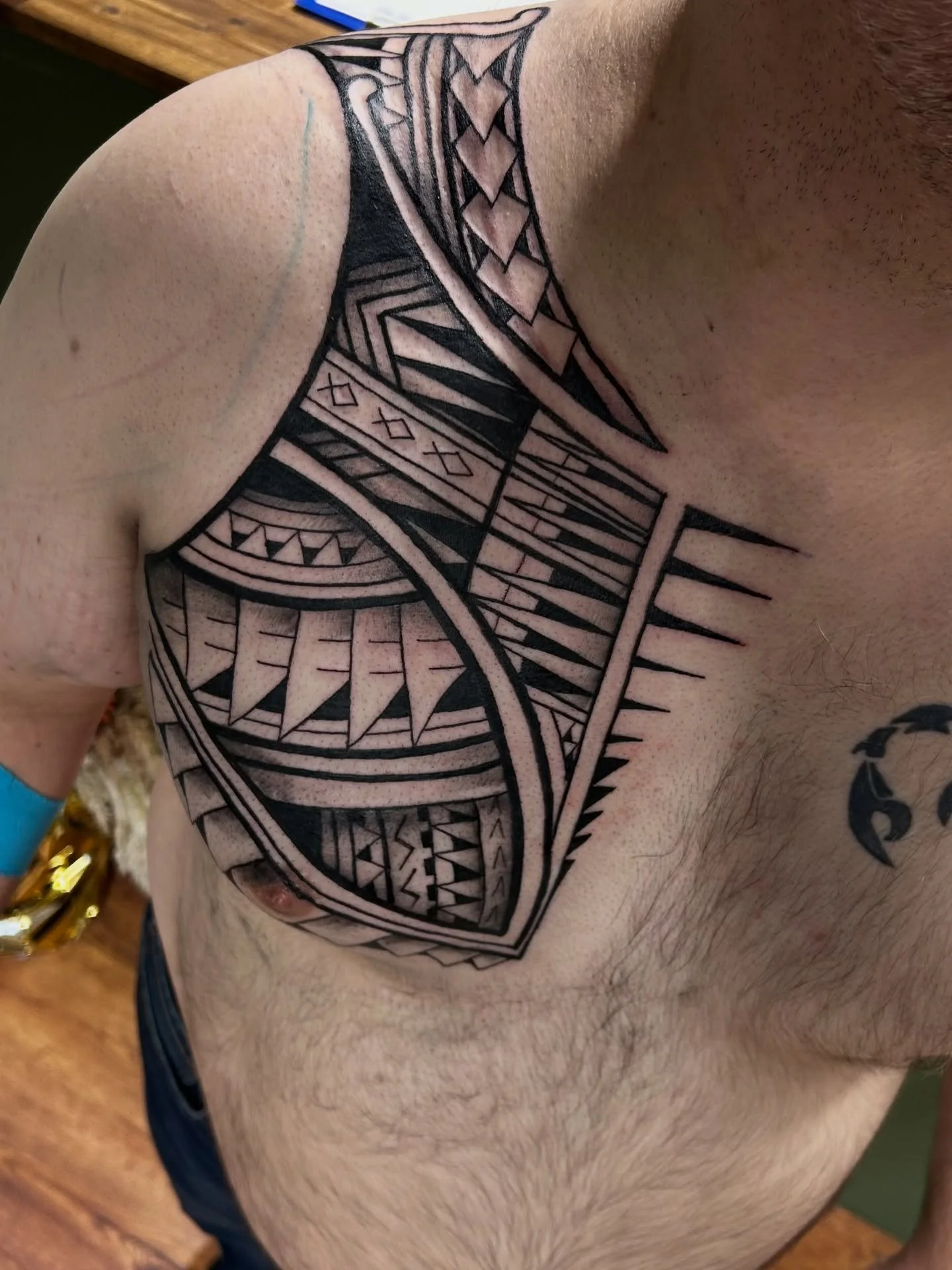 Riesen-Dank an meinen Kunden f&uuml;r das Vertrauen. War mir echt eine Freude, diese R&uuml;stung zu stechen!

Solche Projekte machen einfach richtig Bock.

Ich hab Lust, mehr von diesen Teilen zu machen.
Wenn du auch Bock auf sowas hast, schreib mir