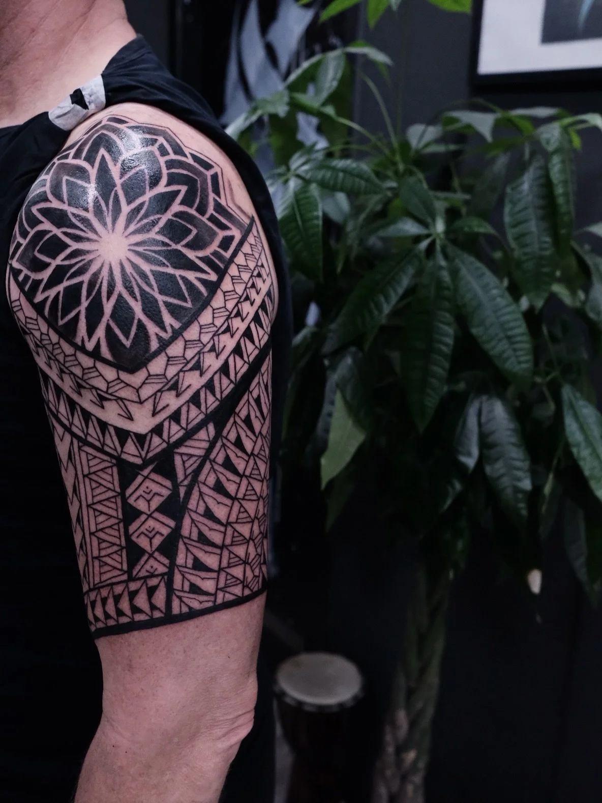 Danke Holger f&uuml;r dein Vertrauen und f&uuml;rs Durchhalten🙏 Ich liebe, wie das Tattoo am Arm wirkt und wie es die Form betont.

Wenn du auf diesen Stil stehst, melde dich einfach bei mir. 😊

Big thanks to Holger for the trust and for sitting li