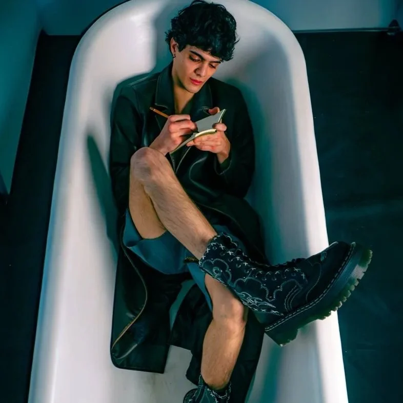 NEEDA e Dr. Martens: una collaborazione creativa tra musica e stile