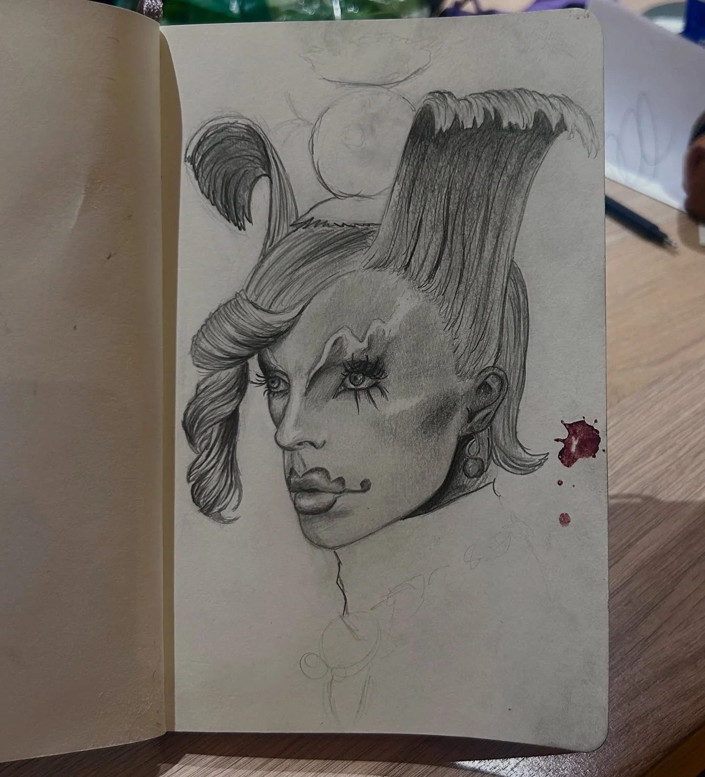 lil sketch i did on the train of @hugaceo.crujiente (excuse the nosebleed blood lol) 
&mdash;&mdash;&mdash;&mdash;&mdash;&mdash;&mdash;&mdash;&mdash;
#art #sketch #sketching #sketchbook #pencil #pencilartwork #graphite #draw #drawing #artist