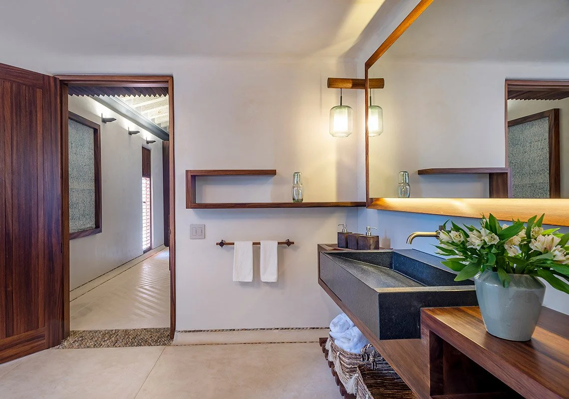27_CasaRoka_Master-1-Bath-1.jpg
