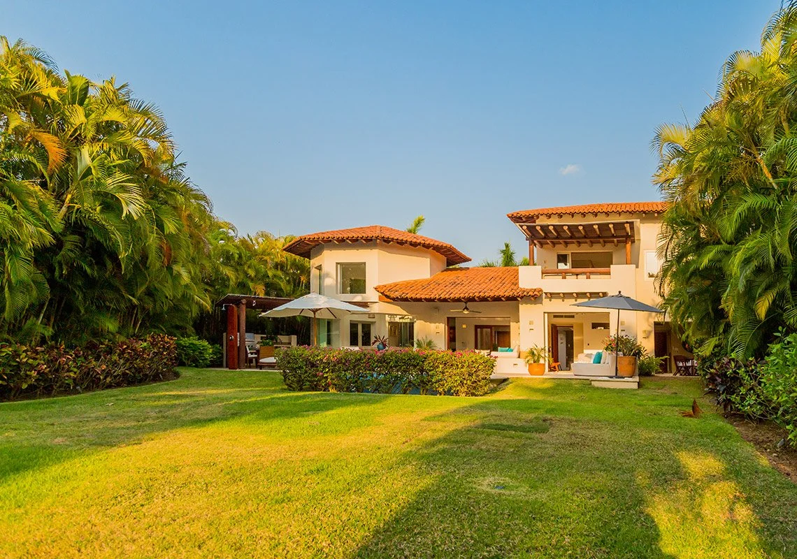 Villa completa con jardin.jpg