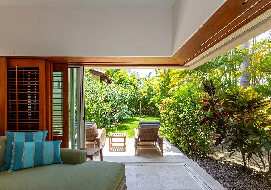 Jardin con camastros.jpg