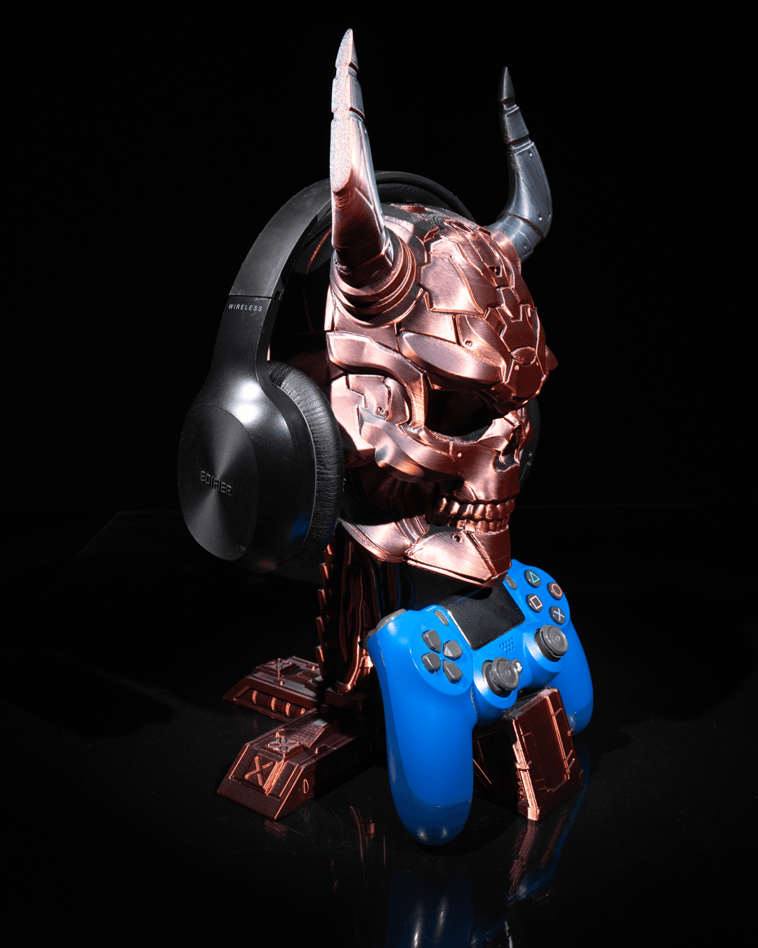 Sci_fi_Skull_Controller_and_Headphone_Holder_7_502945a24d.png