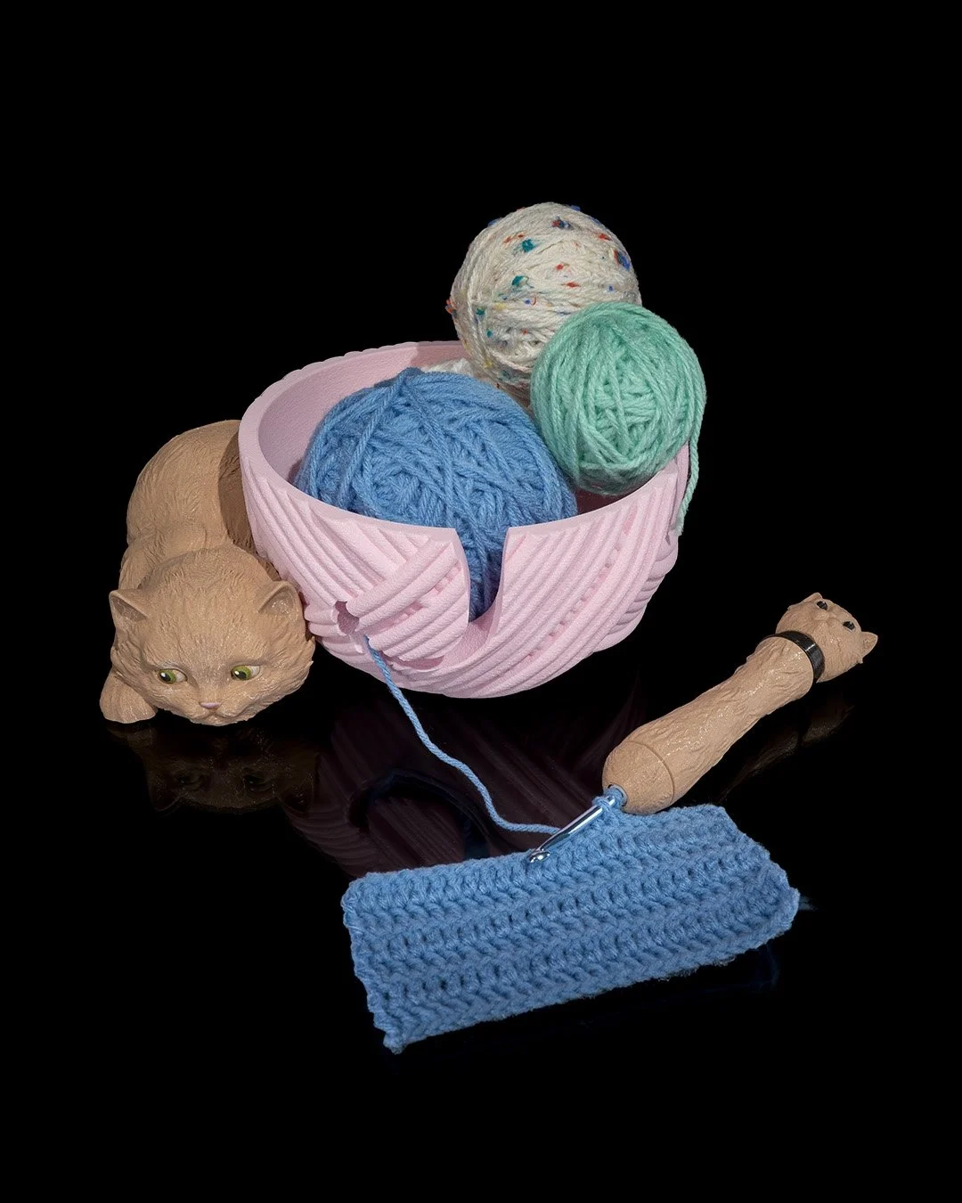 Kit_Cat_Yarn_Bowl_and_Hook_Case_2_e23ed0487d.jpg