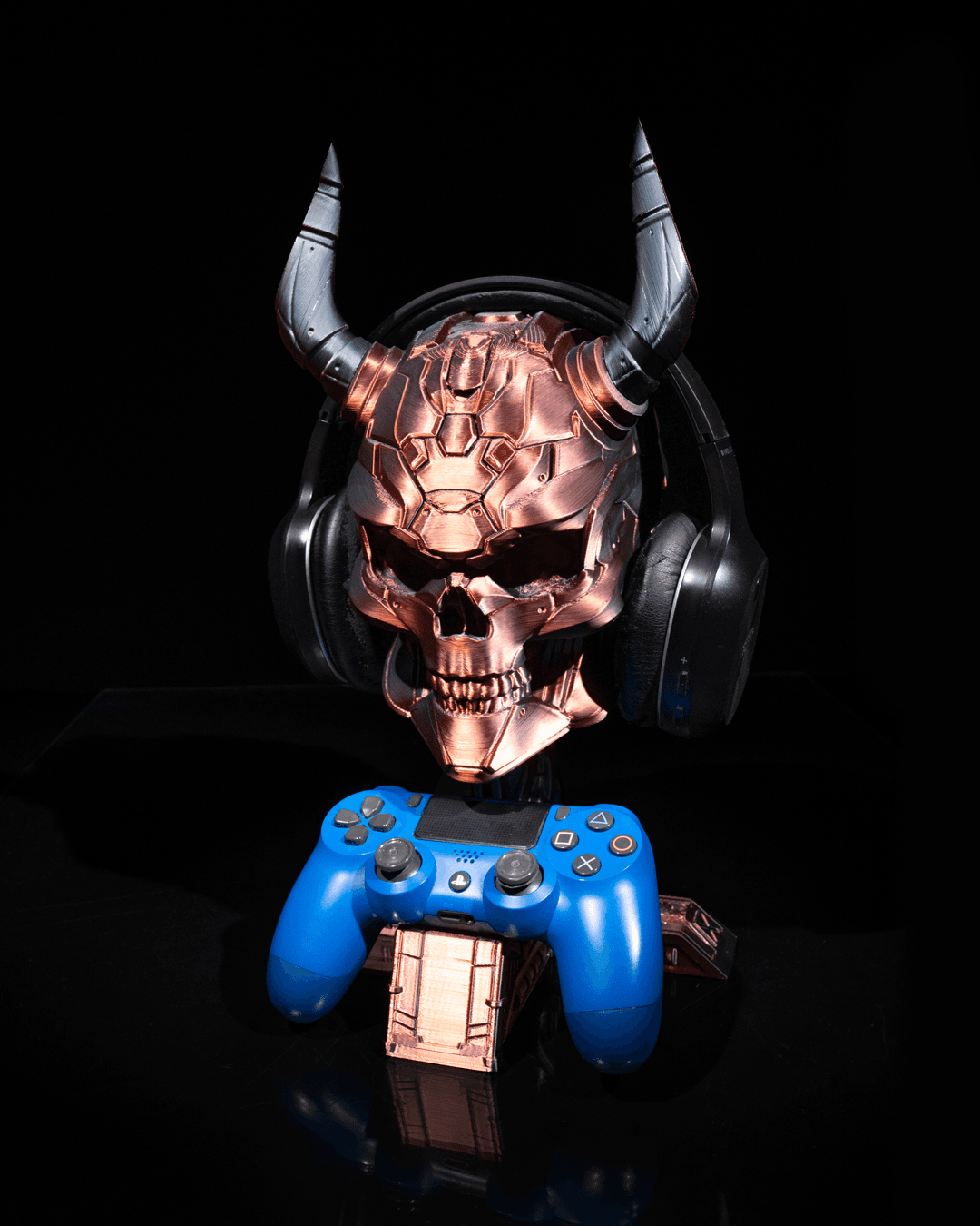 Sci_fi_Skull_Controller_and_Headphone_Holder_6_49864a5cd8.png