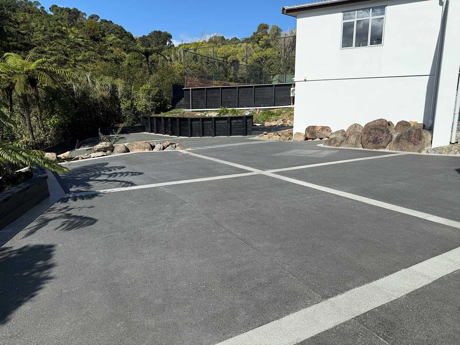 7-Normandale---Driveway,-Exposed-Aggregate,-3_-black-oxide,--Paved-bordered-edging-with-grids,-sealed.jpg
