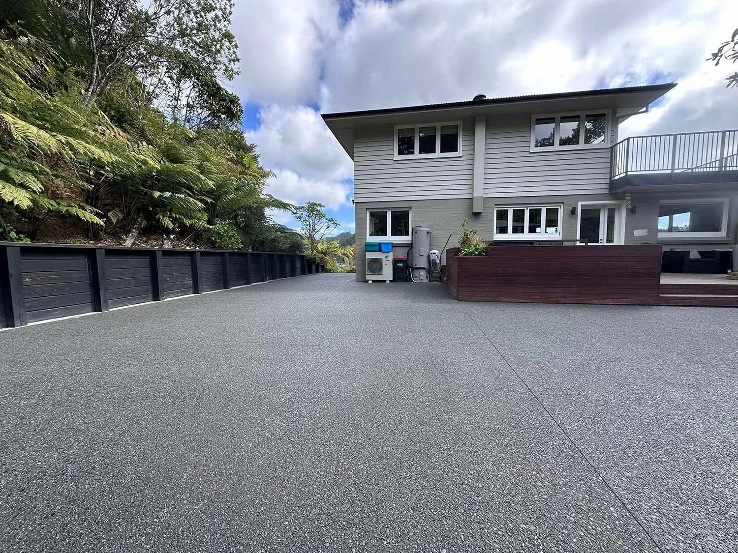 1h-Stokes-Valley---Driveway---Exposed-Aggregate,-3_black-oxide,-sealed.jpg
