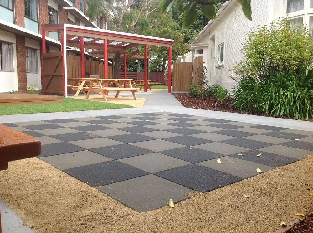 11-Vic-Uni-Halls-Outdoor-Area---Paving-slabs-on-mortar,-coloured-concrete,-limestone,-lawn,-timber-deck,-pergolas.jpg