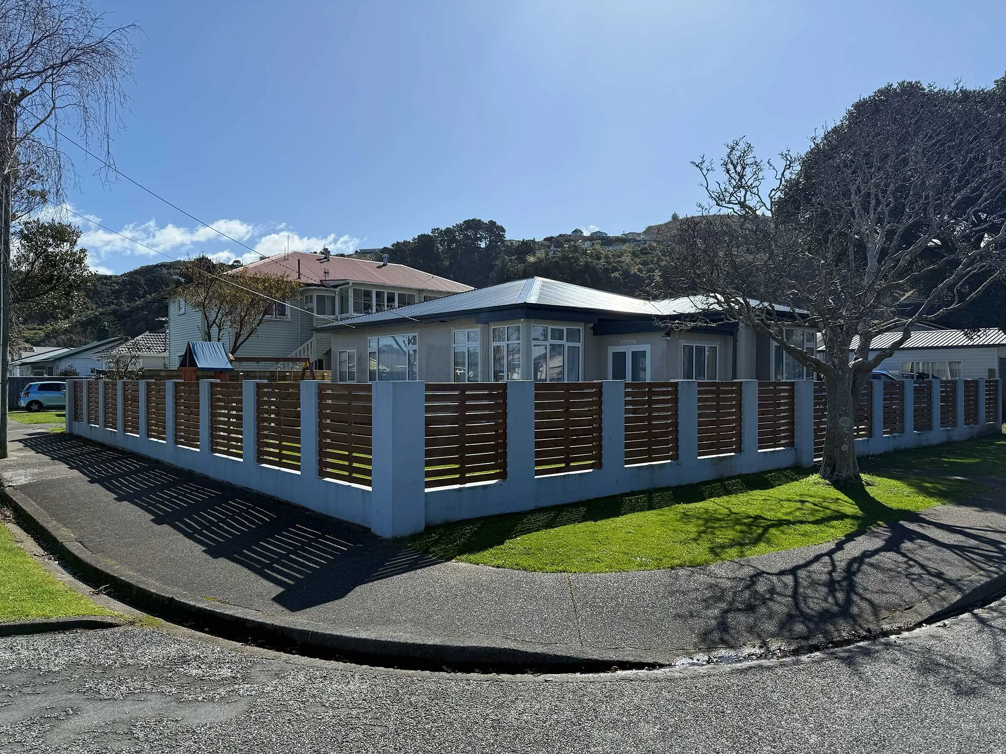 1-Alicetown---Concrete-Block-Fence,-Plastered,-with-Timber-Slat-Inserts.jpg