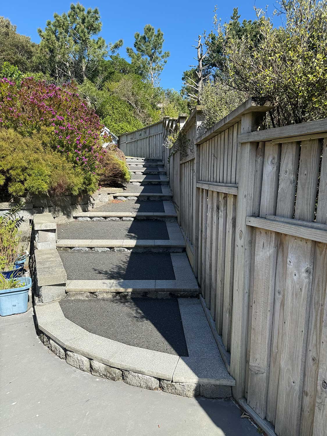 8-Normandale---Steps,-Exposed-Aggregate,-3_-black-oxide,-with-Retaining-blocks-capped-with-pavers,-sealed.jpg