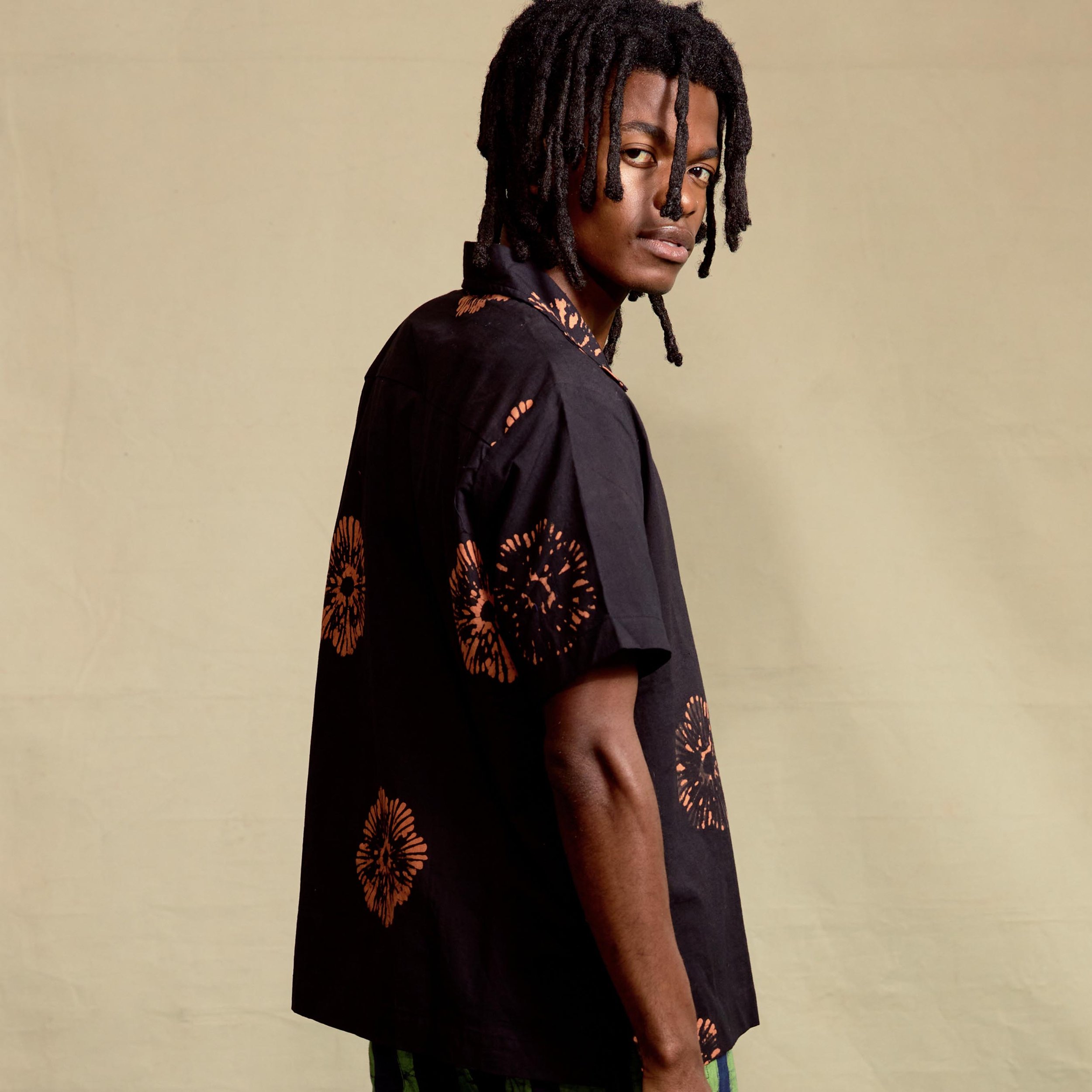 IJEBU SHIRT CLOSEUP NIGHT-CORAL.jpg