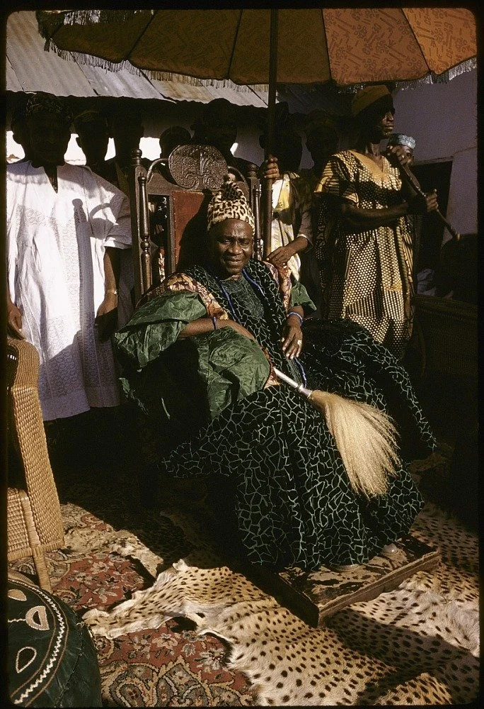 HRM-Oba-John-Adetoyese-Laoye-I-the-Timi-of-Ede-in-the-courtyard-of-his-palace.-Circa-1959.-Photo-Learninglab-1.jpg