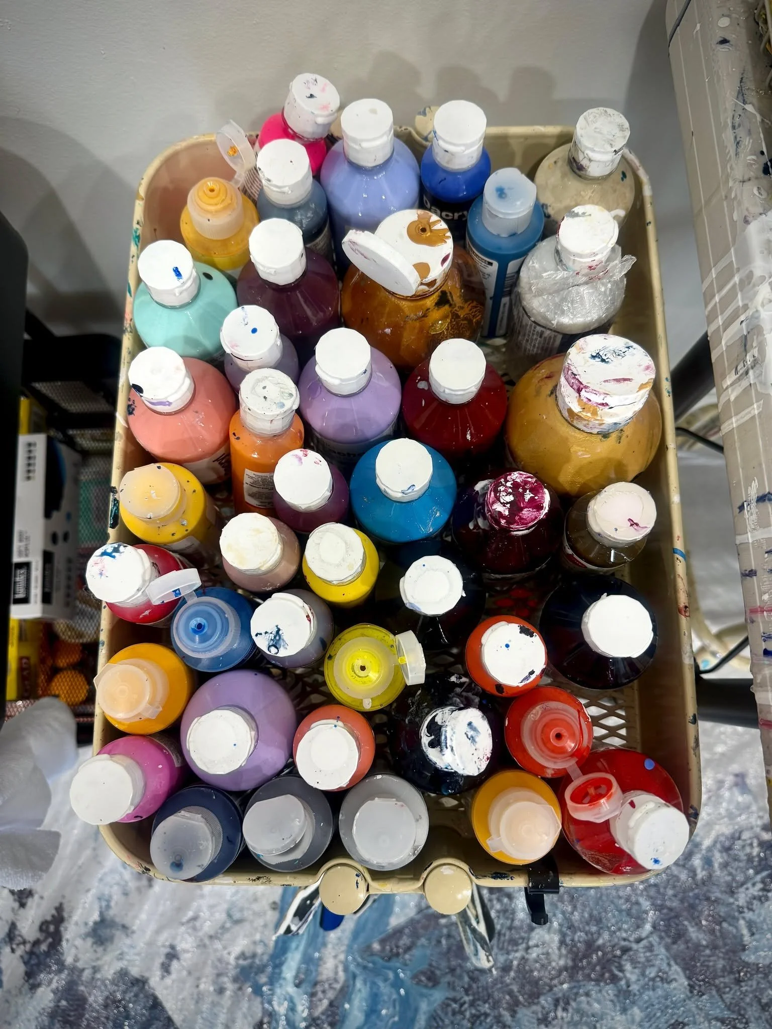 Colour library!

Visit me at www.helenalexmurray.com

#ArtistMaterials #ColorStudy #PaintMixing #StudioSupplies