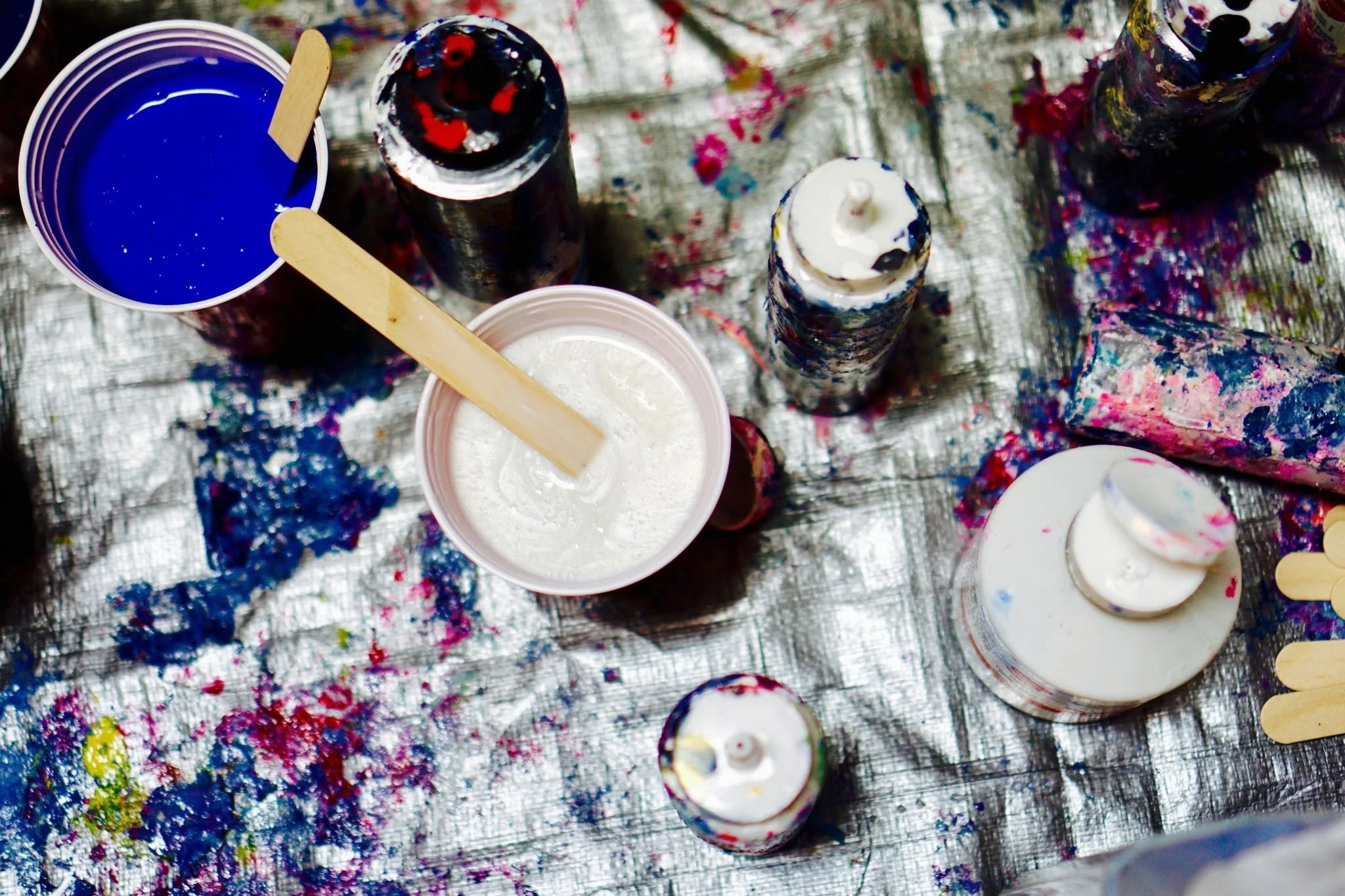 This is where things get messy&hellip; on purpose.

Come visit me at www.helenalexmurray.com

#contemporaryart #abstractpainting #artiststudio #artprocess #behindtheart #mixedmediaart #contemporaryartist #artinprogress #textureart #fineartpainting #v