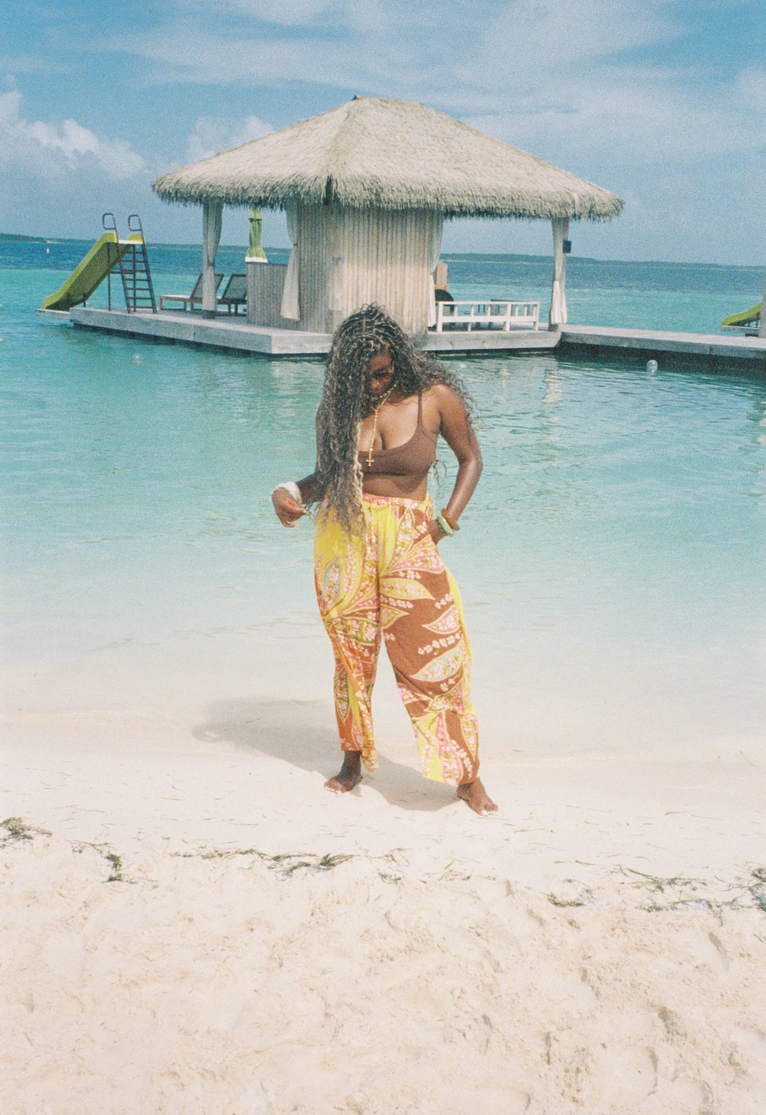 tajahware100943-R1-066-31A.JPG