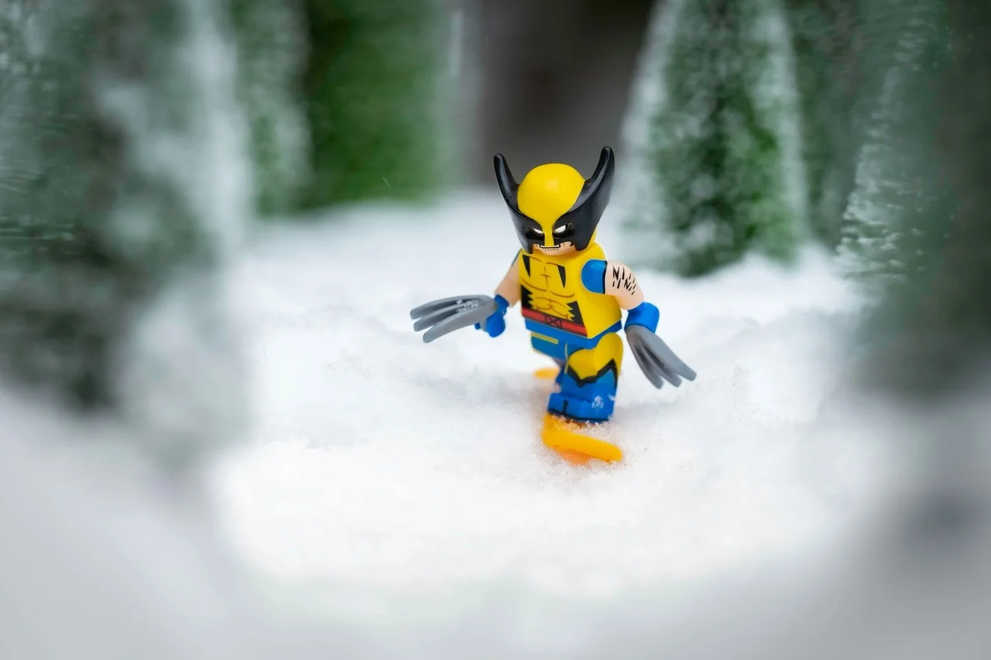 Last shot of this snow series! Wolverine on the move down the mountain. @lego 
#wolverine #canonphotography #toyphotography