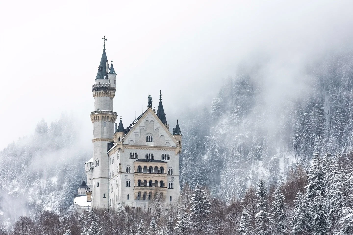 Starting a series of photos from different spots on our vacation. 

This day was spent going to Neuschwanstein! #neuschwanstein #canon #canonphotography