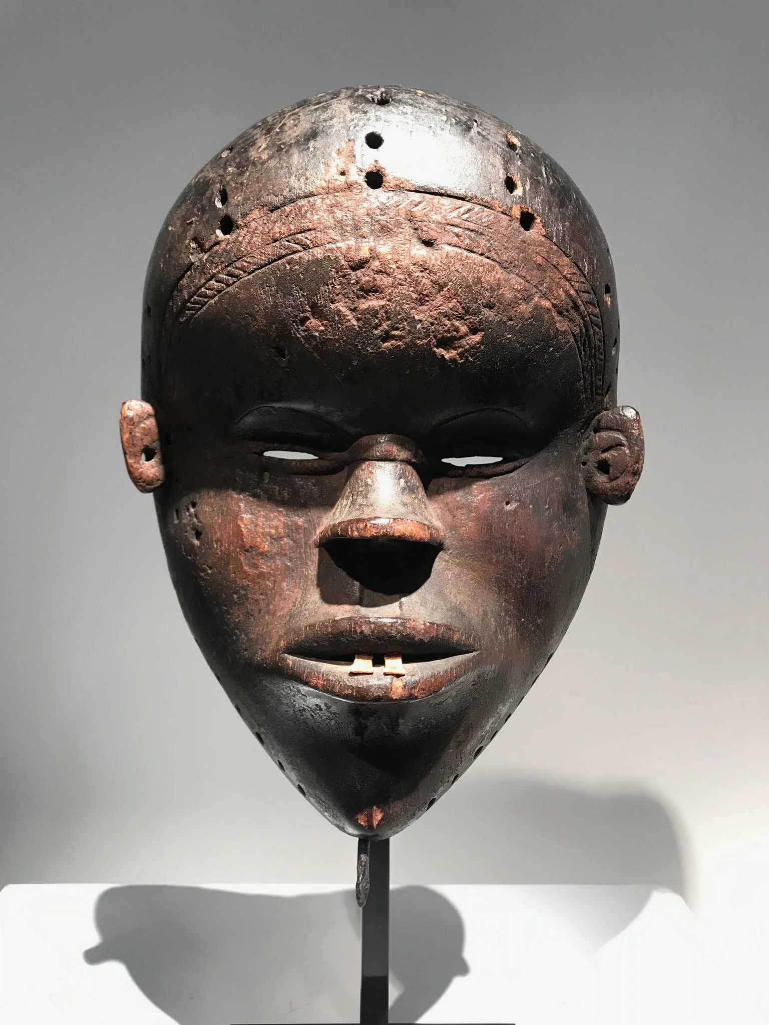 "Restitution Fears Unsettle the Trade in African Art"