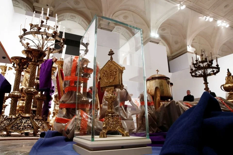 "Precious works rescued from Notre Dame to be transferred to the Louvre"