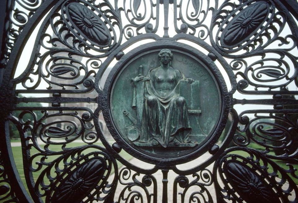 "The Hague’s art arbitration court to open in April"